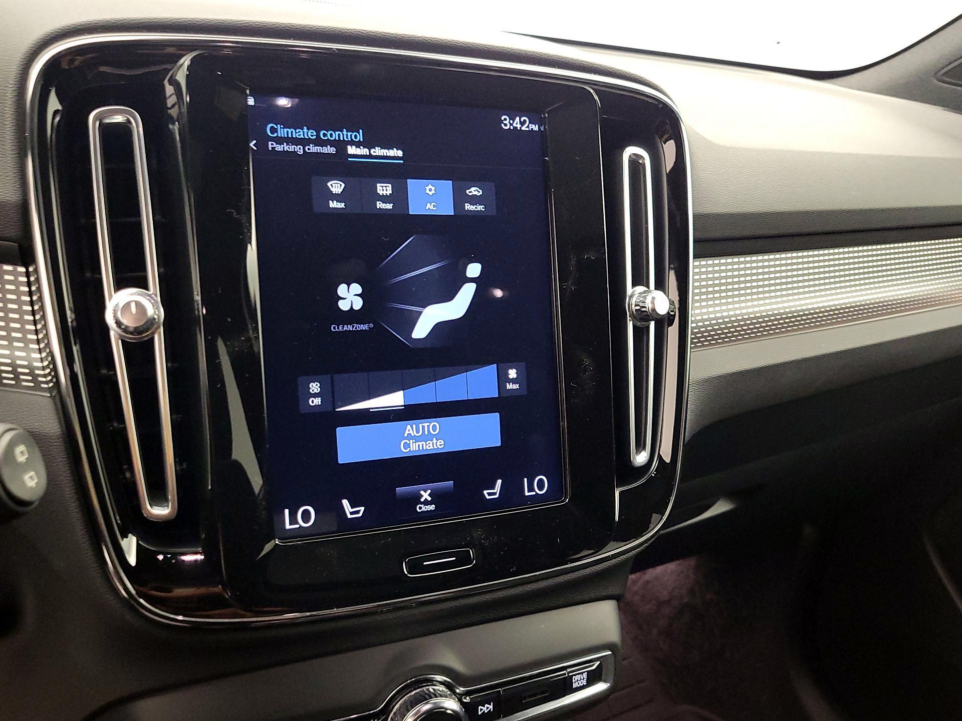 Thumbnail: 2019 Volvo XC40 - 15