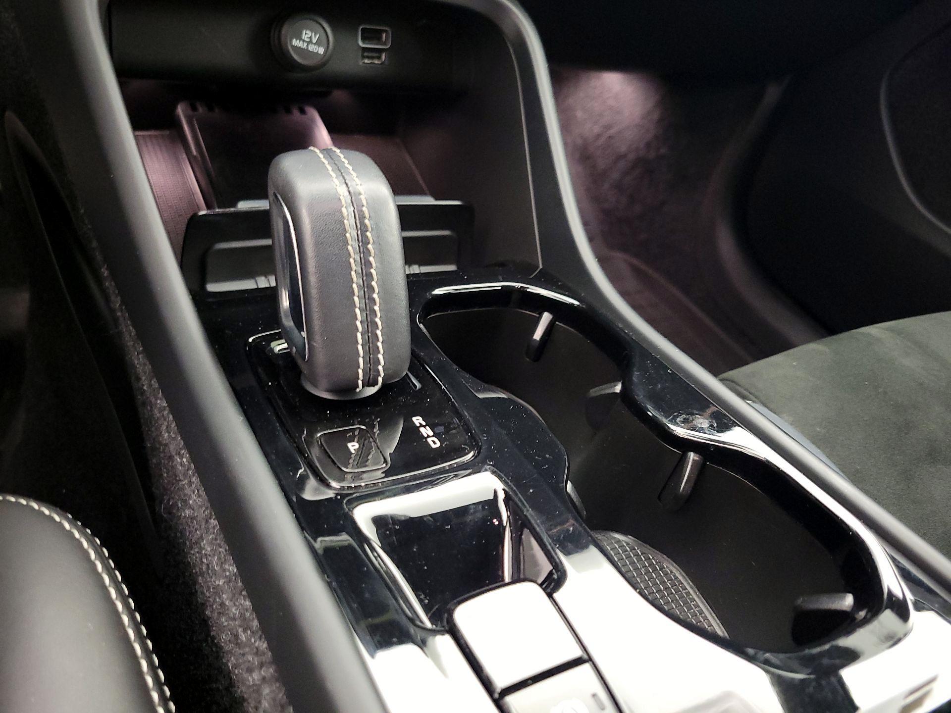 Thumbnail: 2019 Volvo XC40 - 16