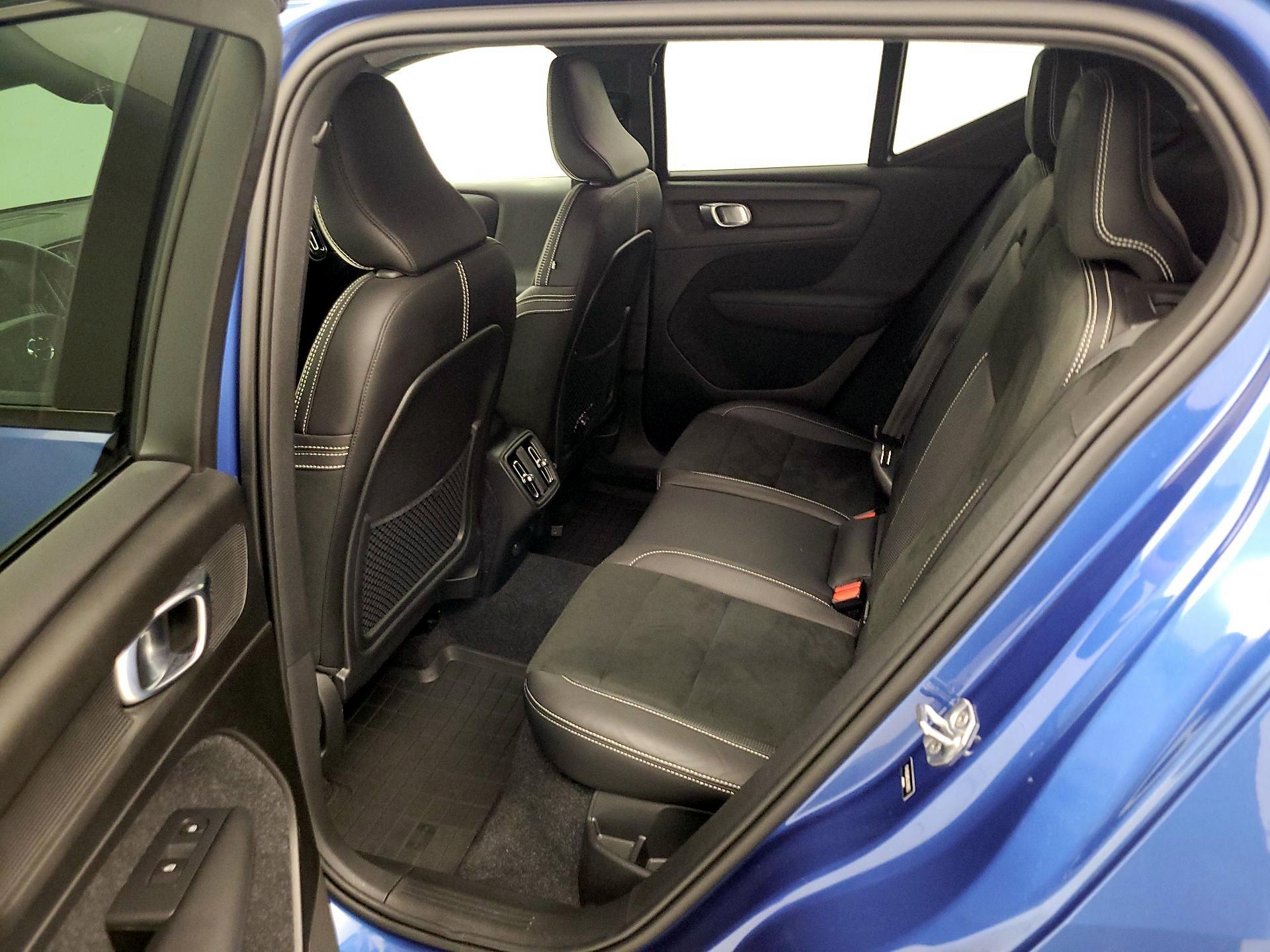 Thumbnail: 2019 Volvo XC40 - 17