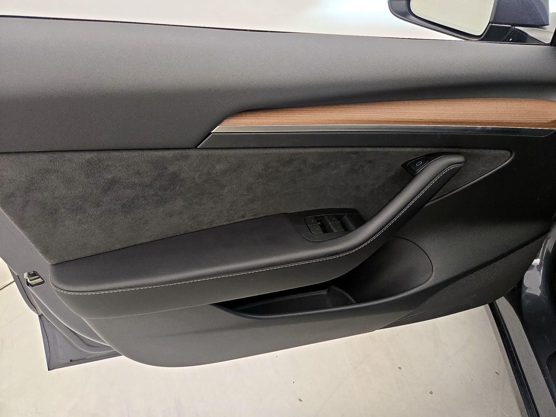 Thumbnail: 2023 Tesla Model 3 - 12