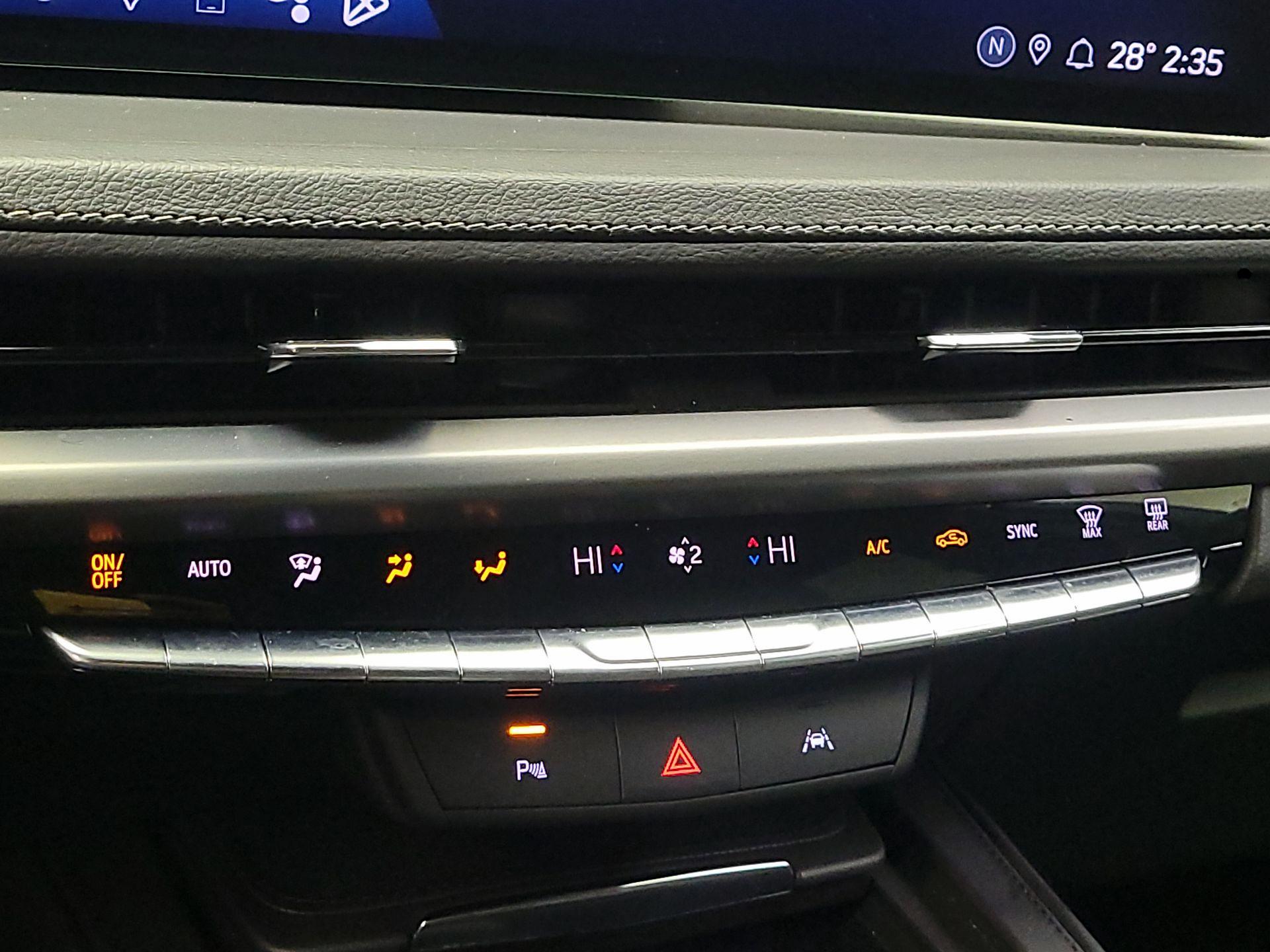 Thumbnail: 2024 Cadillac XT4 - 17