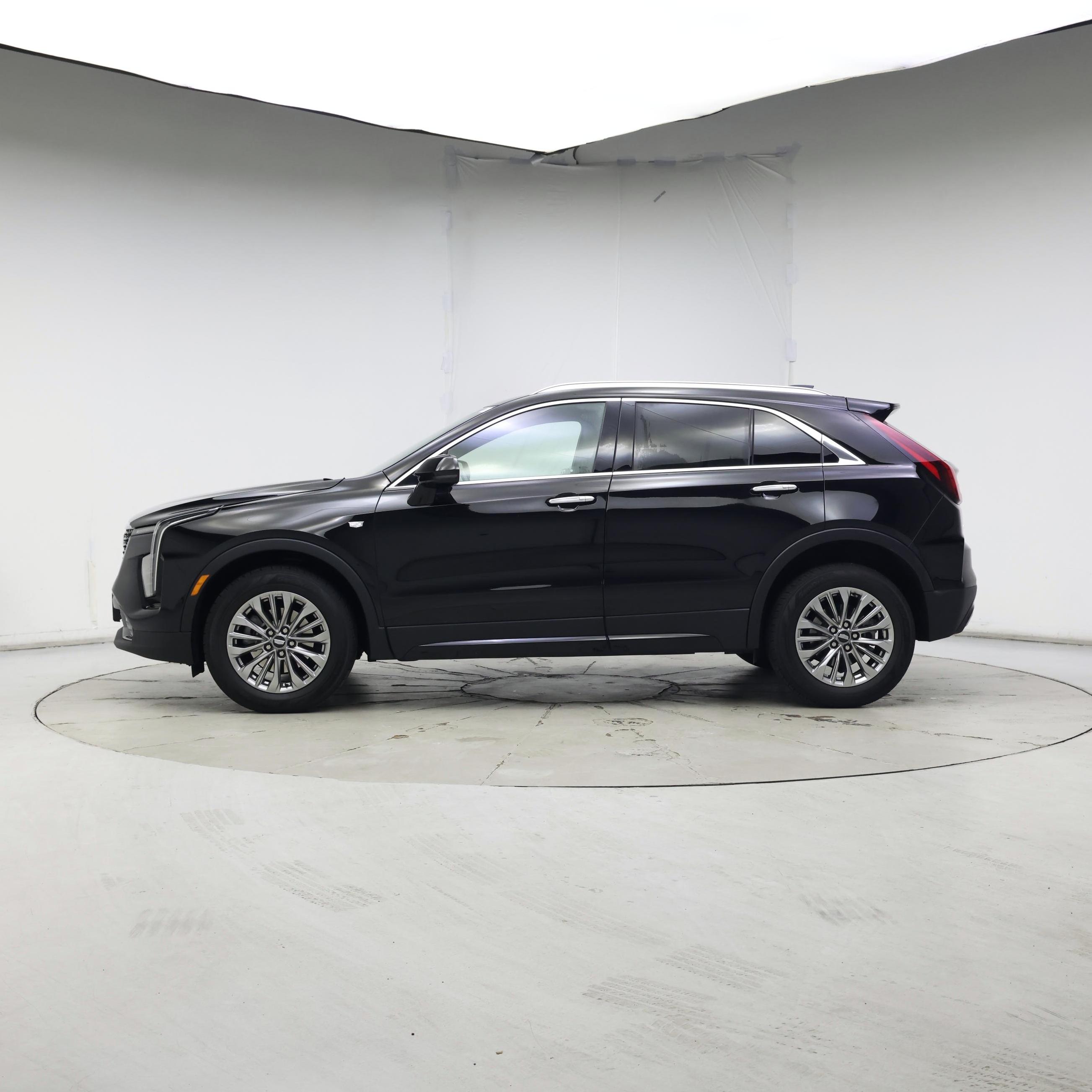 Thumbnail: 2024 Cadillac XT4 - 3