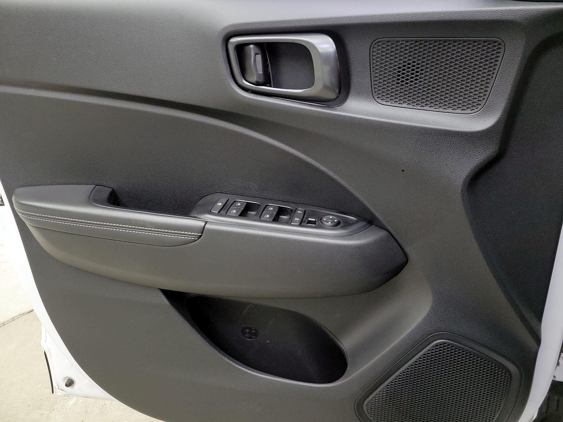 Thumbnail: 2023 Hyundai Venue - 12