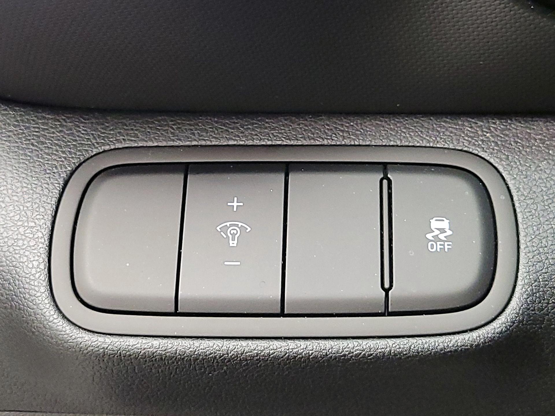 Thumbnail: 2023 Hyundai Venue - 13