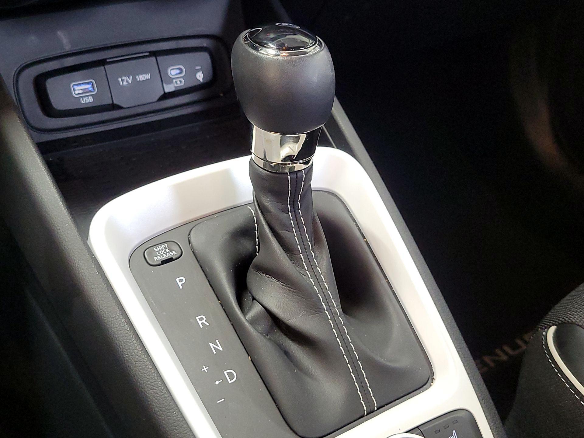 Thumbnail: 2023 Hyundai Venue - 18