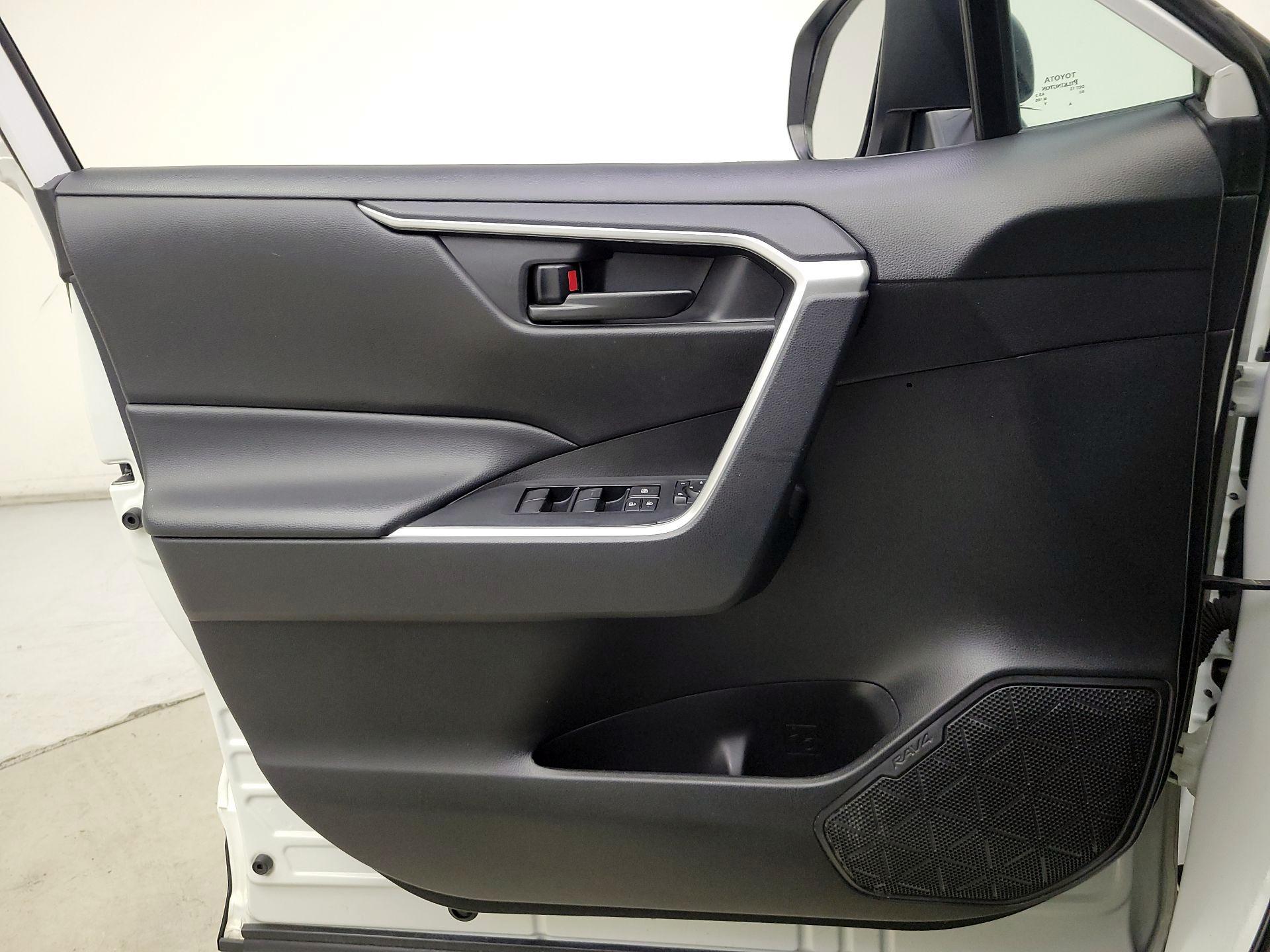 Thumbnail: 2023 Toyota RAV4 - 12