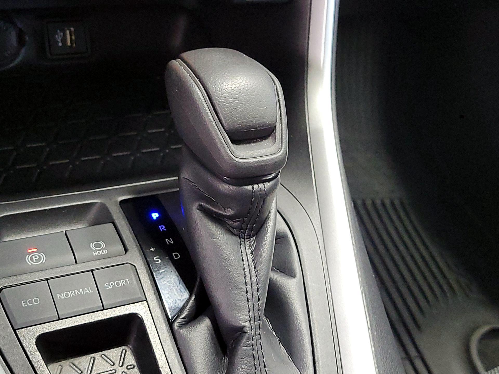 Thumbnail: 2023 Toyota RAV4 - 17