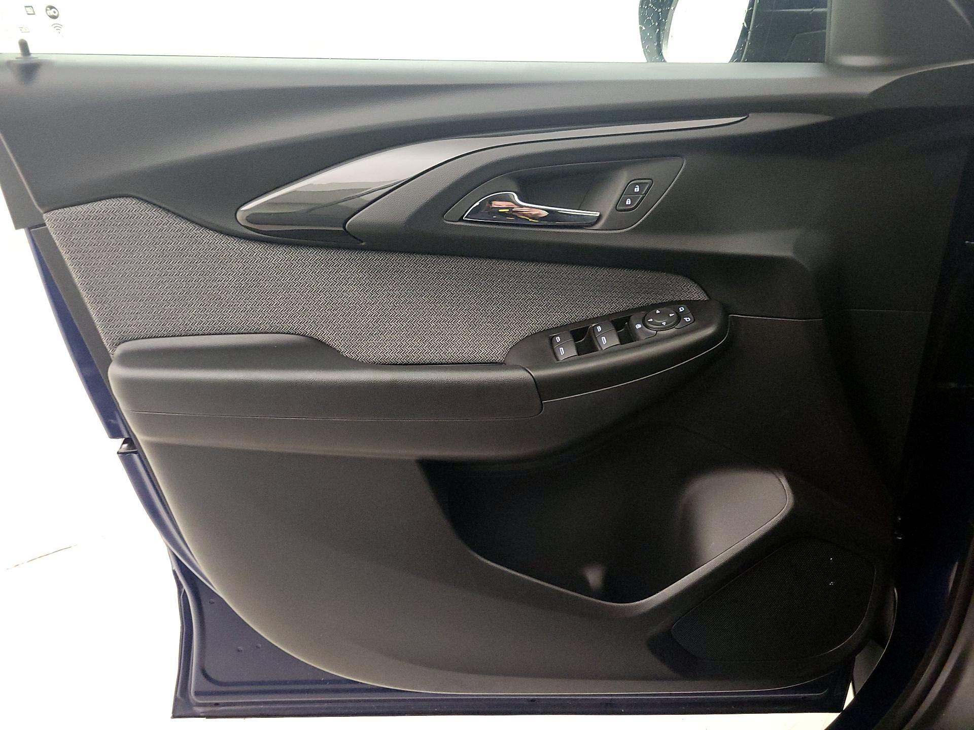 Thumbnail: 2023 Chevrolet TrailBlazer - 12