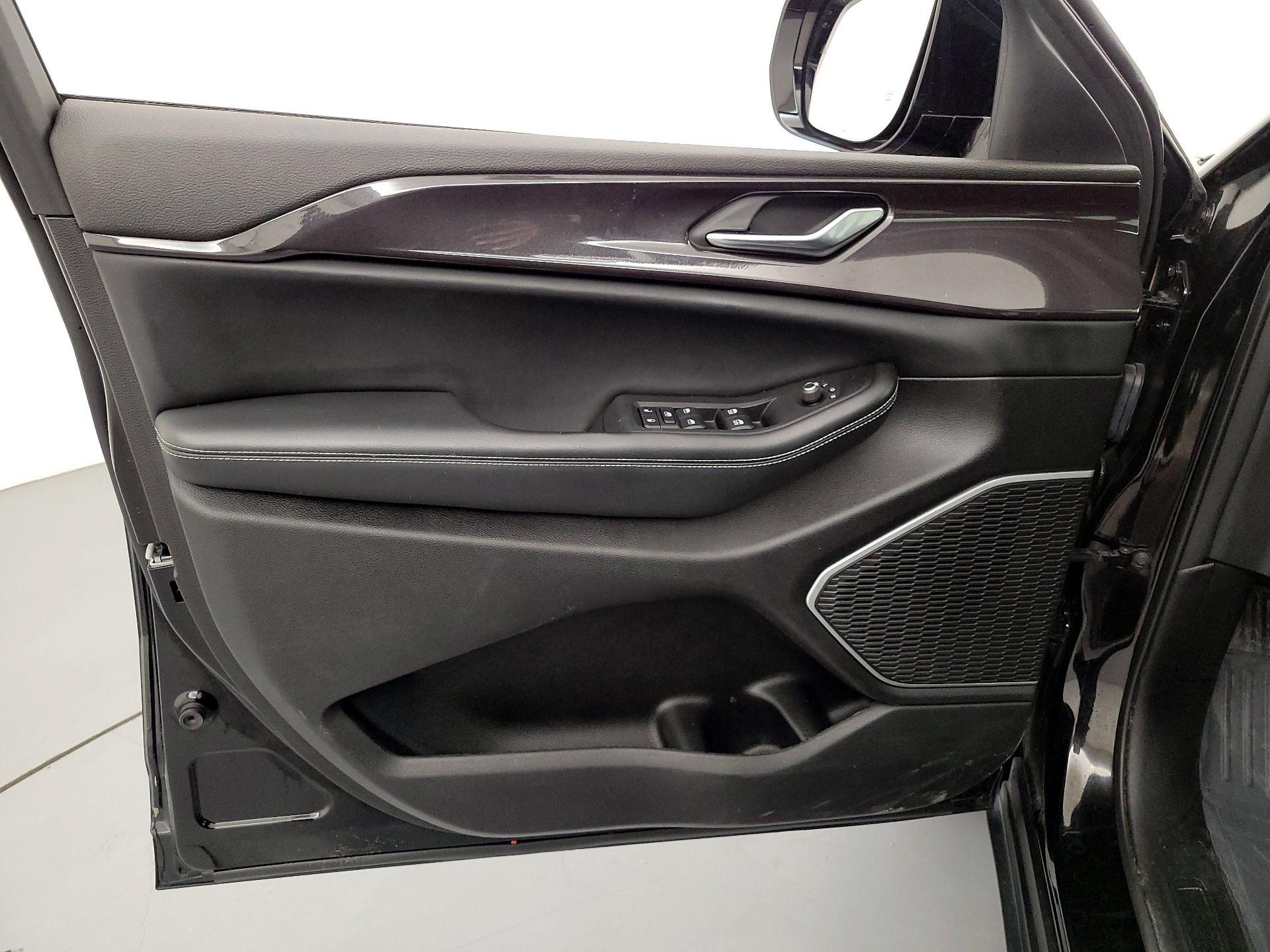 Thumbnail: 2022 Jeep Grand Cherokee - 12