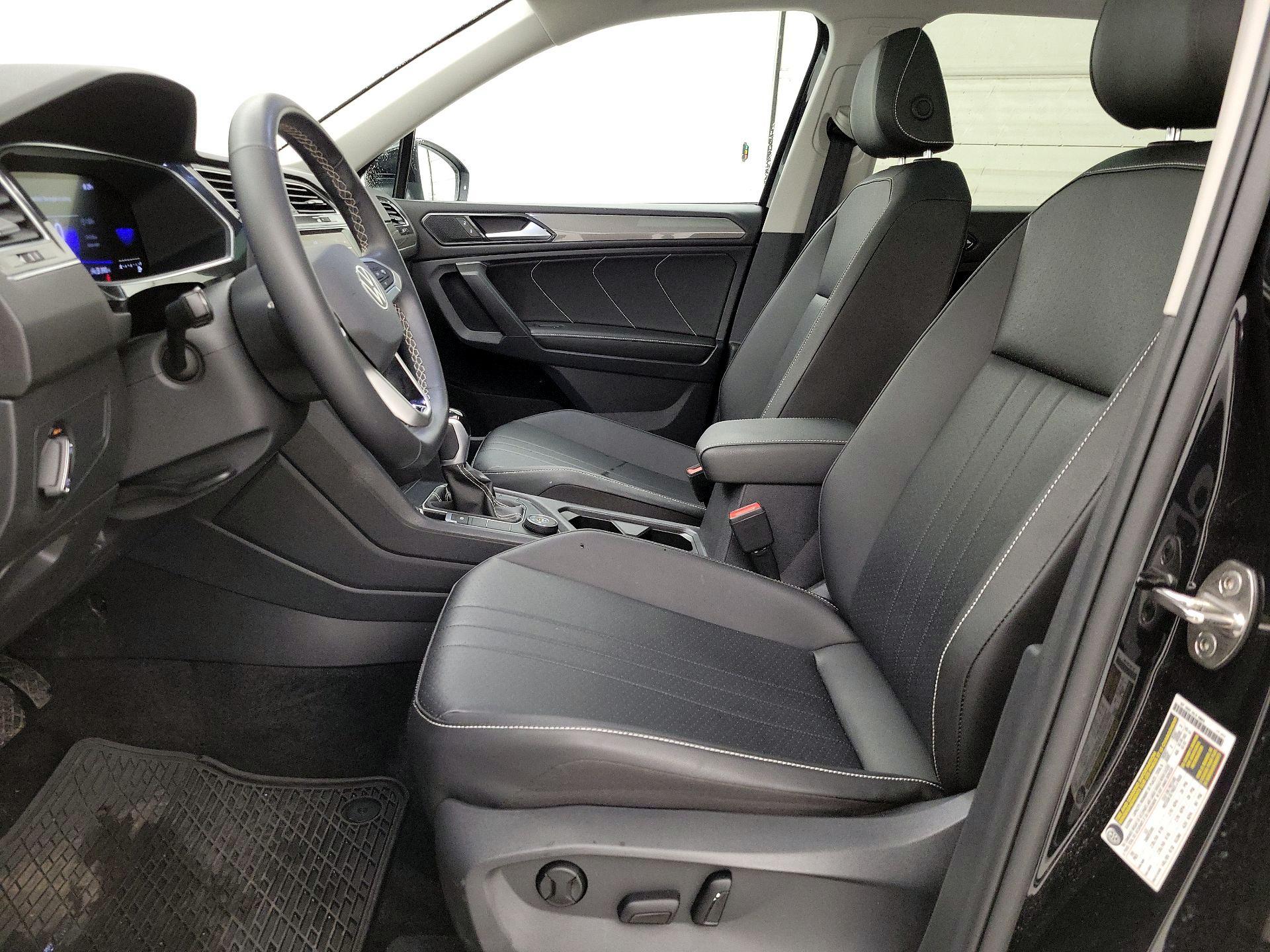 Thumbnail: 2023 Volkswagen Tiguan - 11