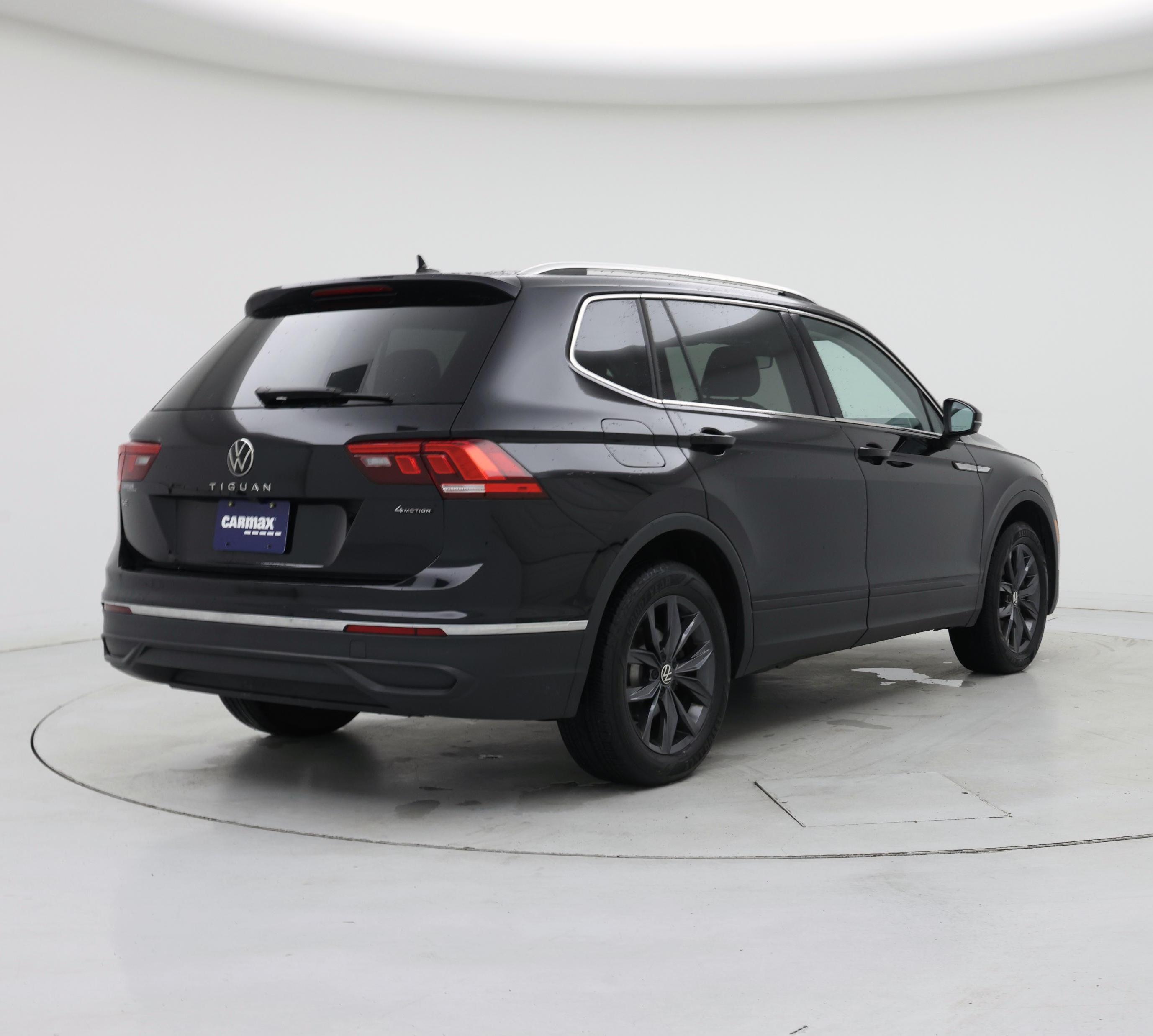 Thumbnail: 2023 Volkswagen Tiguan - 8