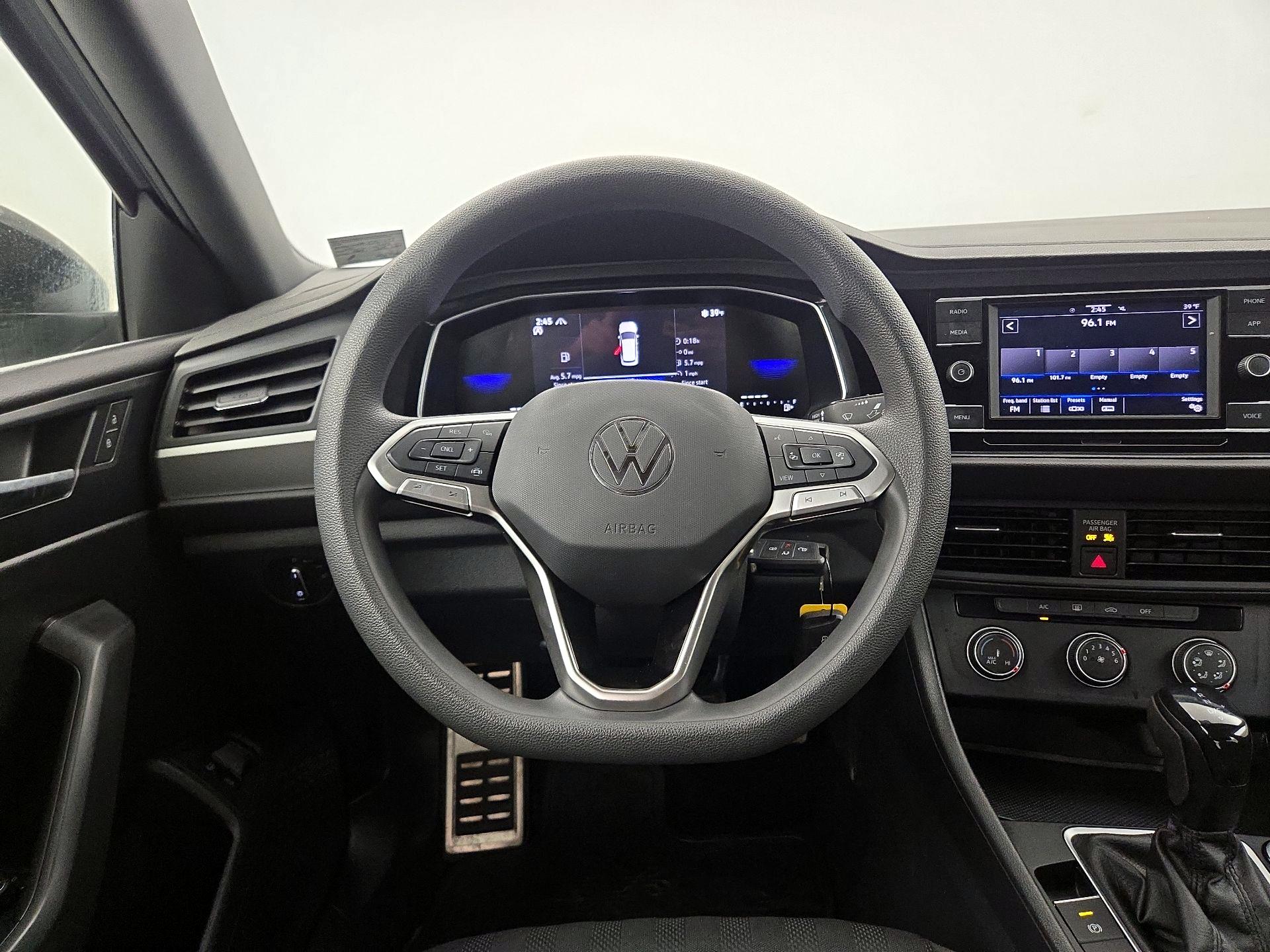 Thumbnail: 2023 Volkswagen Jetta - 10