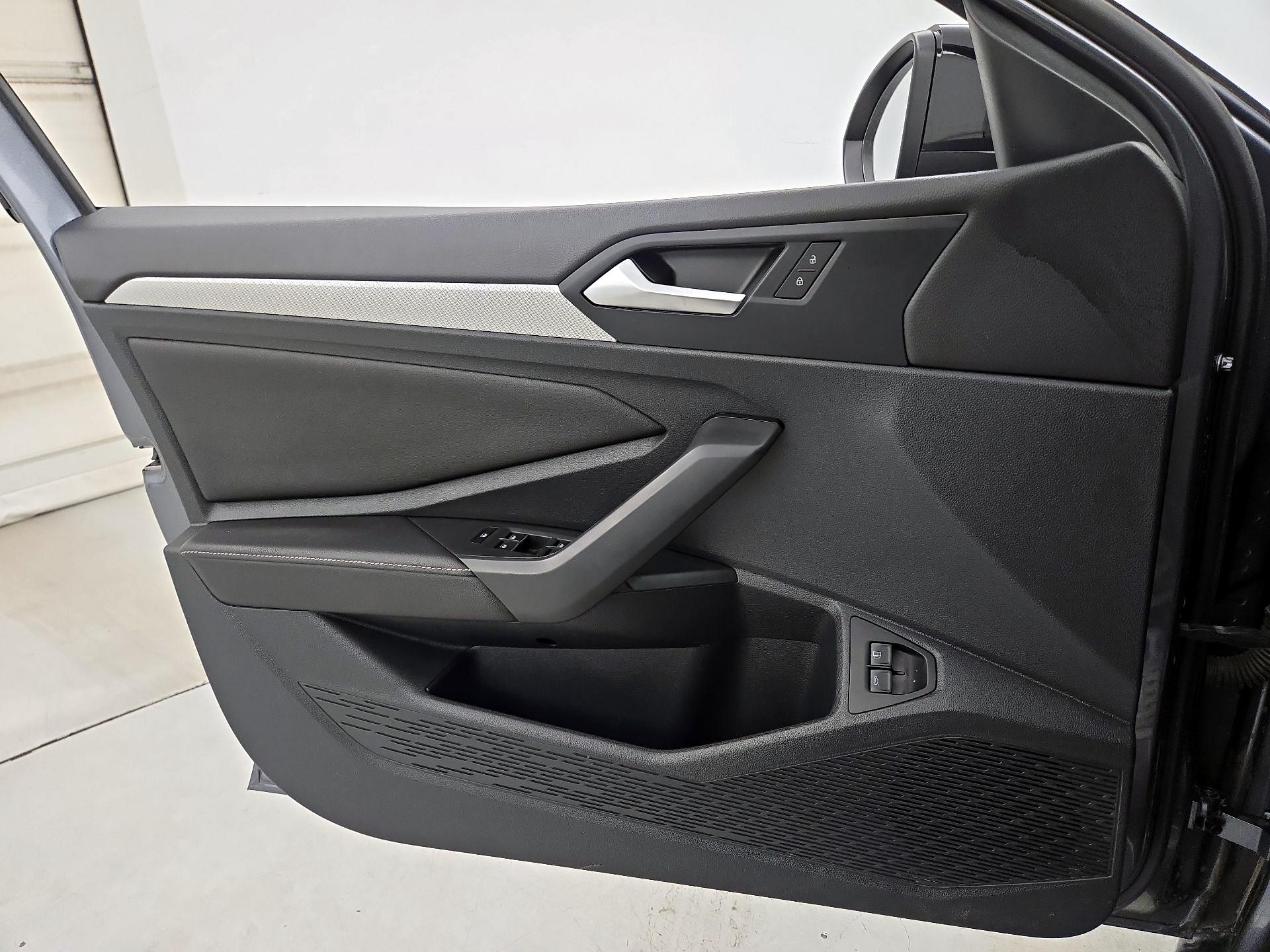 Thumbnail: 2023 Volkswagen Jetta - 12