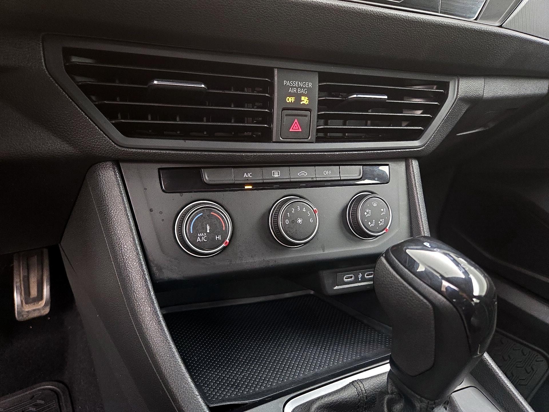 Thumbnail: 2023 Volkswagen Jetta - 16