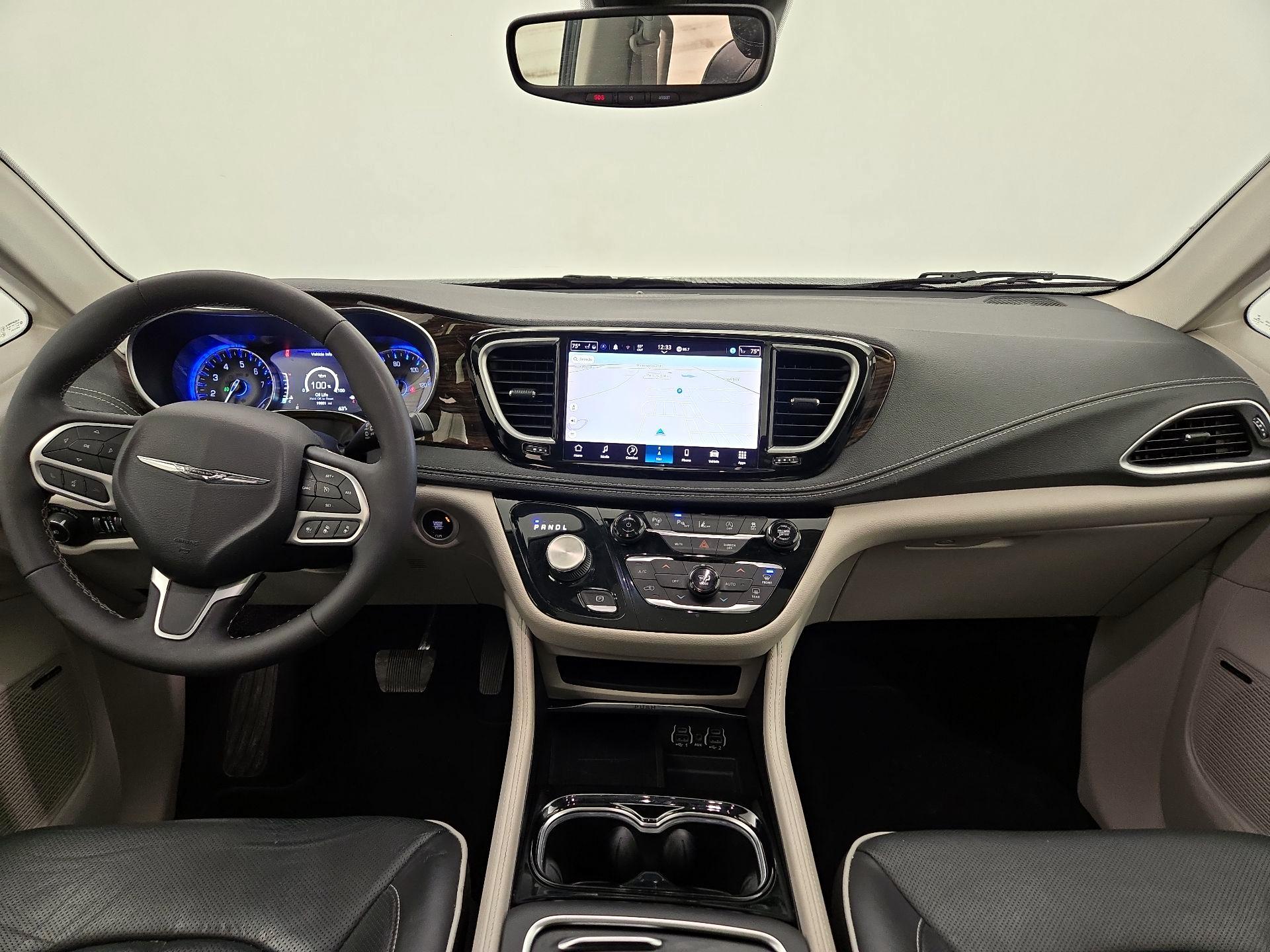 Thumbnail: 2022 Chrysler Pacifica - 9