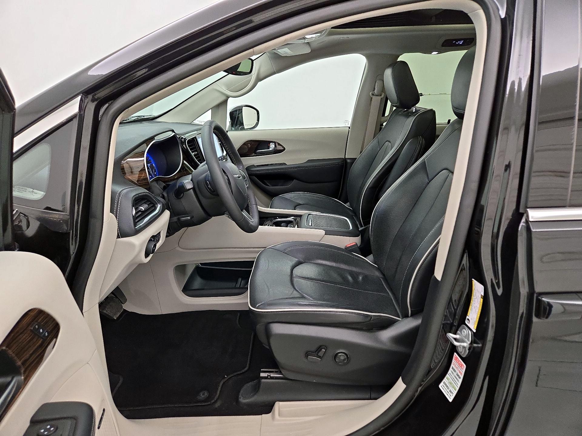 Thumbnail: 2022 Chrysler Pacifica - 11