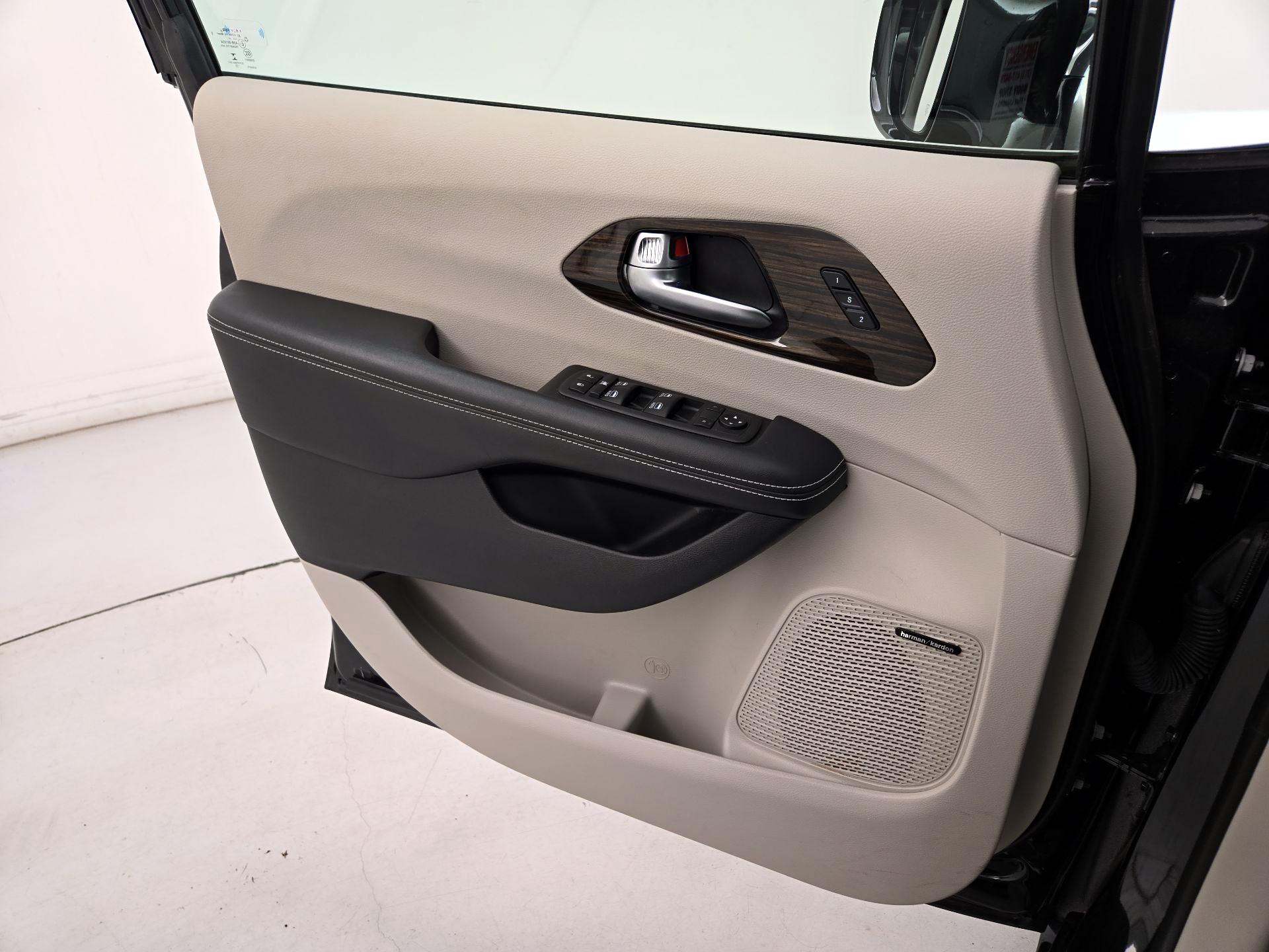 Thumbnail: 2022 Chrysler Pacifica - 12