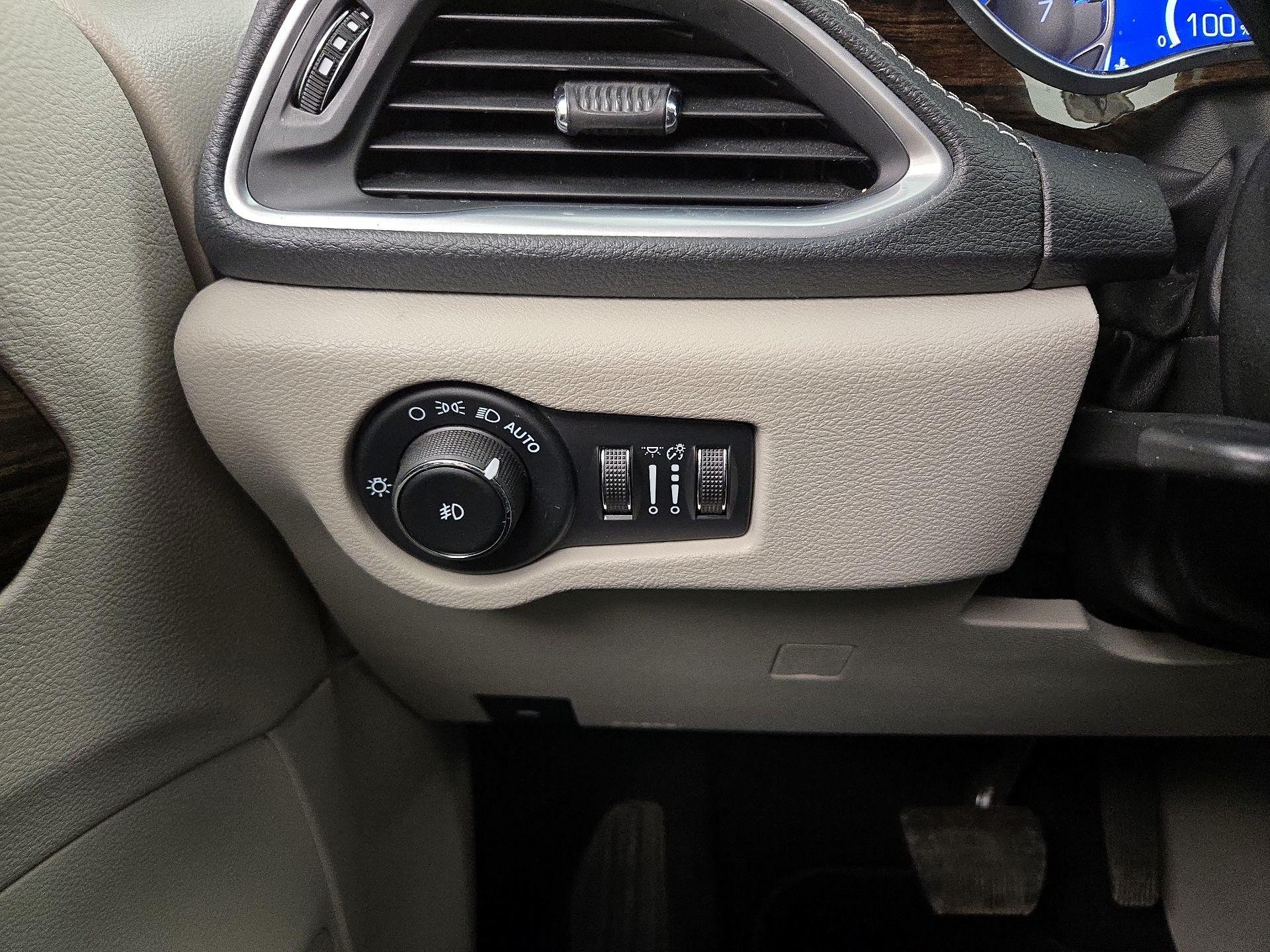 Thumbnail: 2022 Chrysler Pacifica - 13