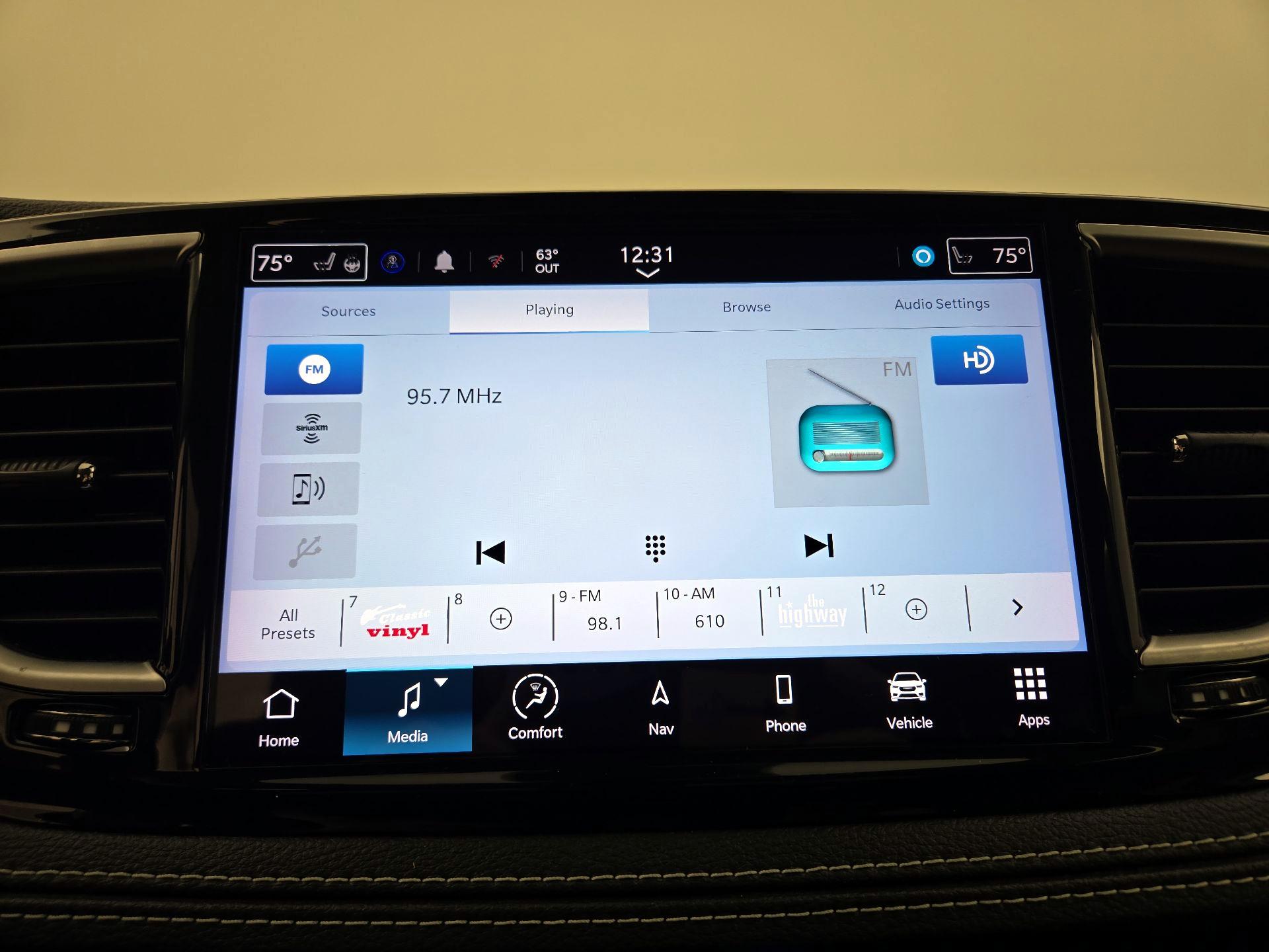 Thumbnail: 2022 Chrysler Pacifica - 16