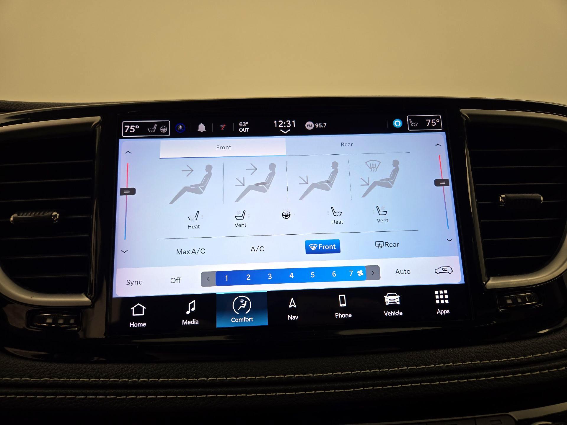 Thumbnail: 2022 Chrysler Pacifica - 17