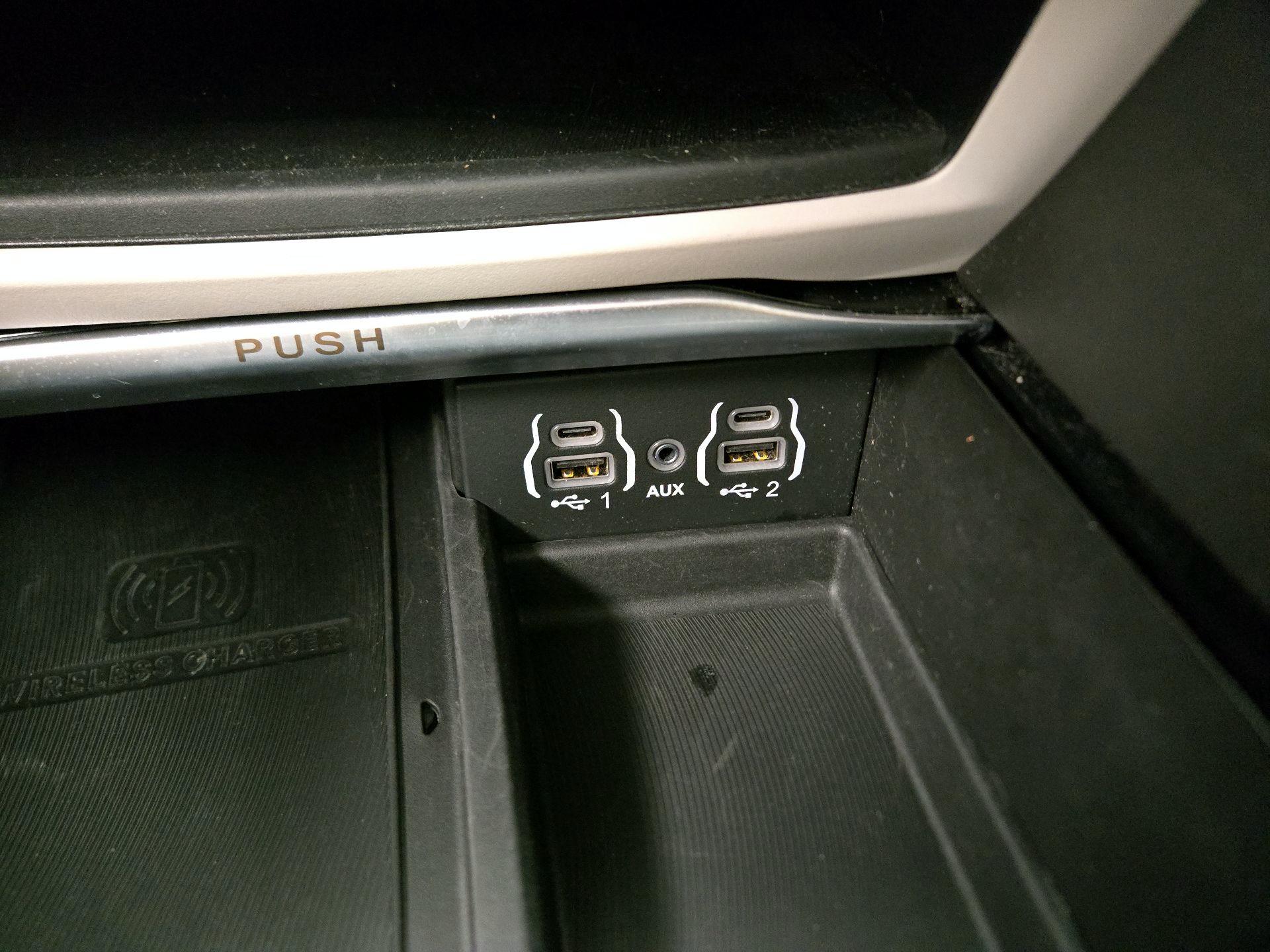 Thumbnail: 2022 Chrysler Pacifica - 19