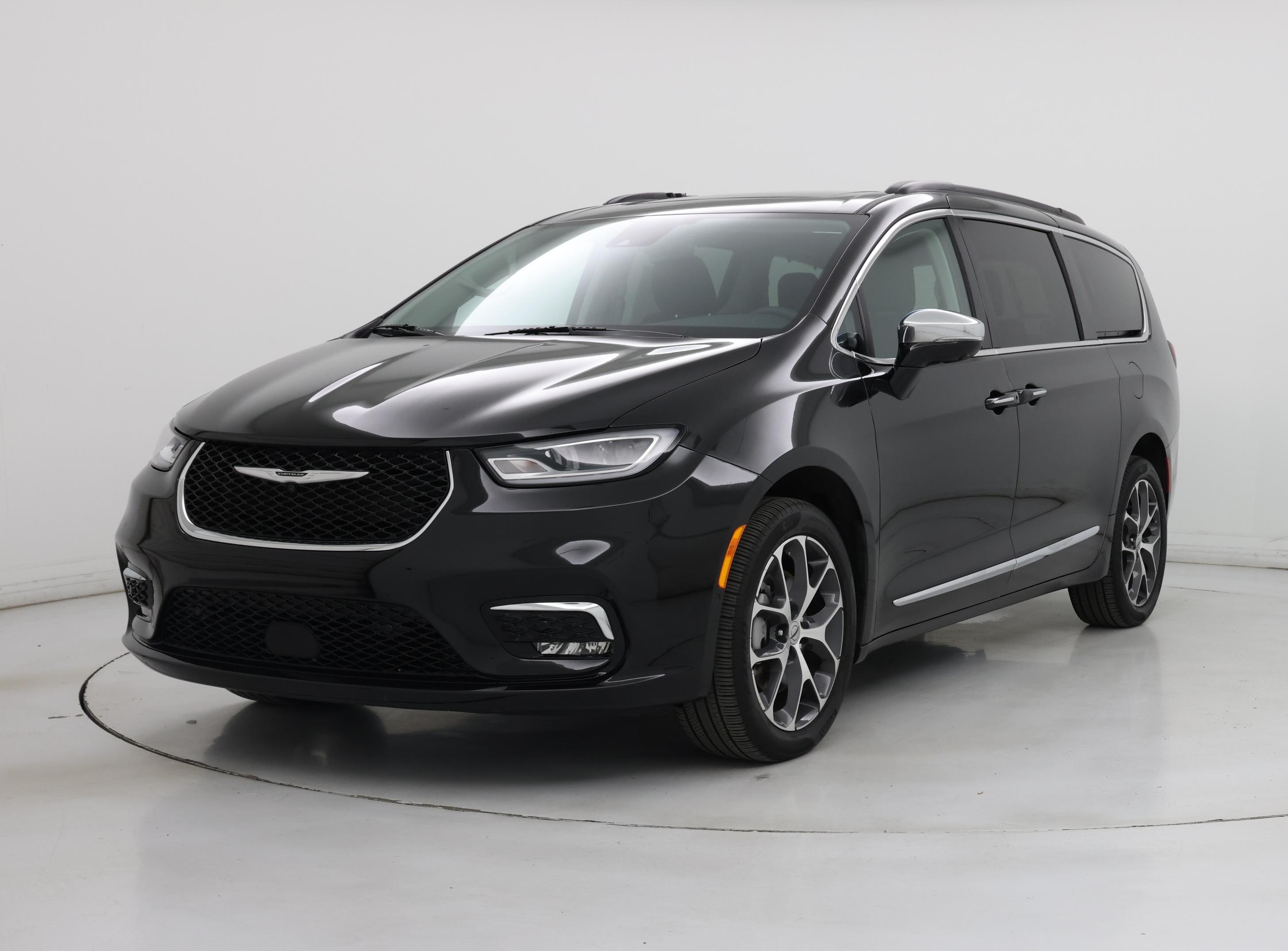 Thumbnail: 2022 Chrysler Pacifica - 4