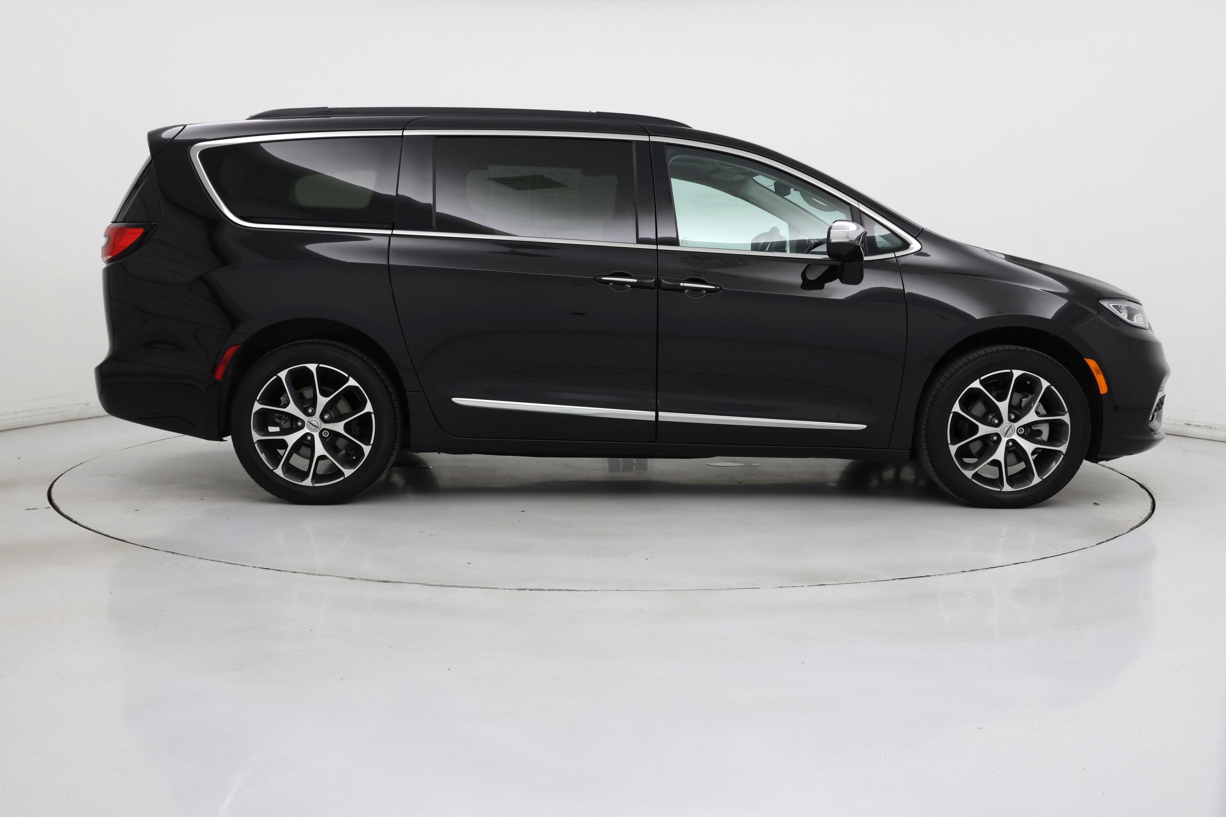 Thumbnail: 2022 Chrysler Pacifica - 7