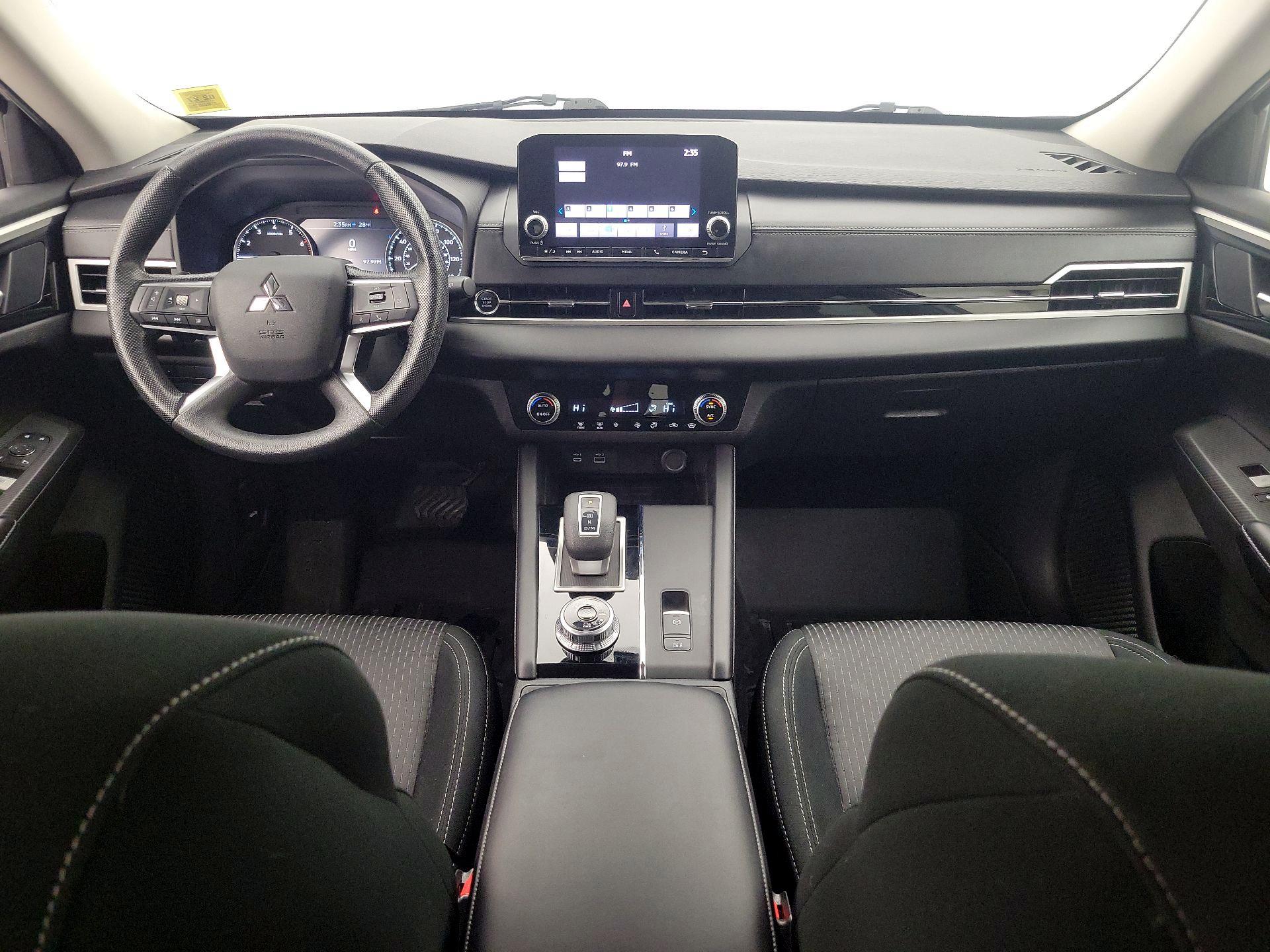 Thumbnail: 2022 Mitsubishi Outlander - 9