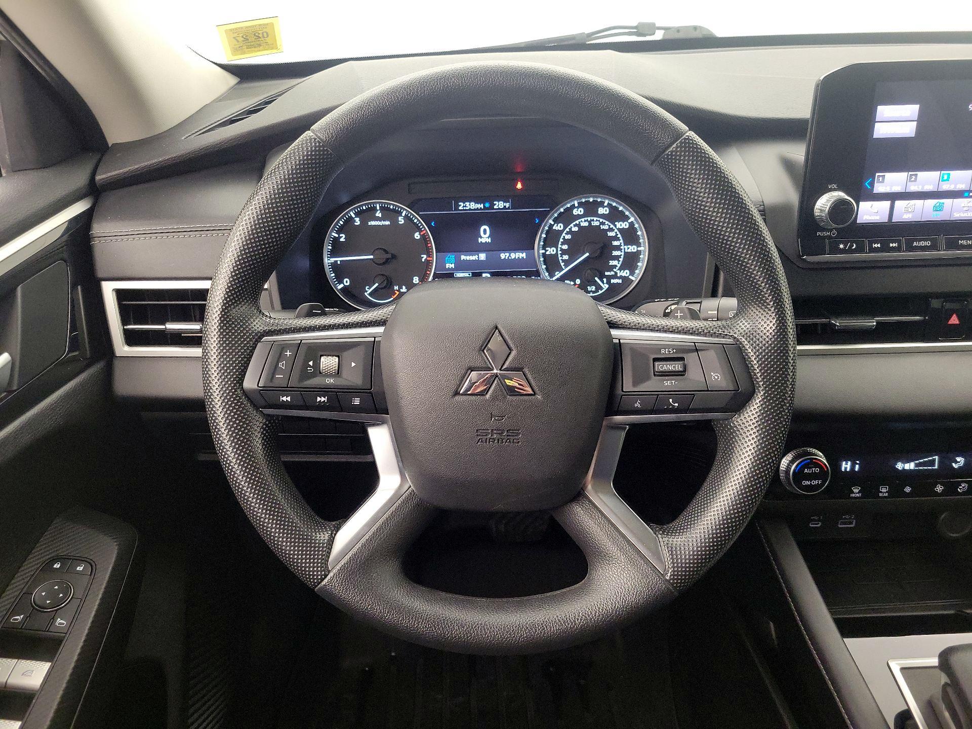 Thumbnail: 2022 Mitsubishi Outlander - 10