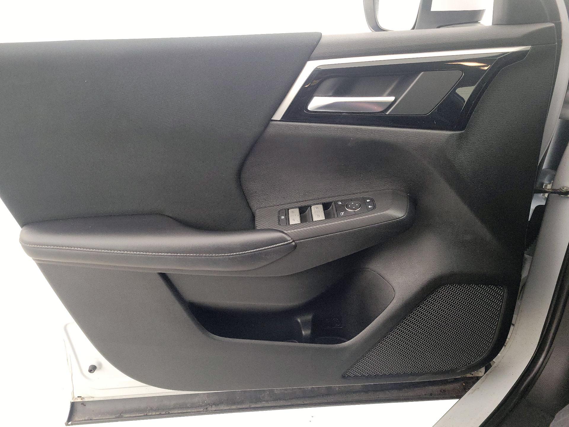 Thumbnail: 2022 Mitsubishi Outlander - 12