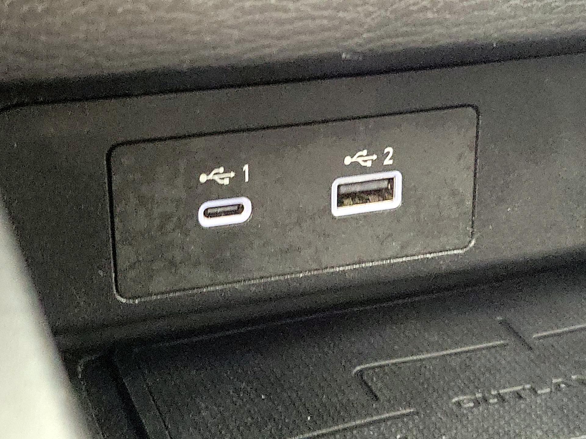 Thumbnail: 2022 Mitsubishi Outlander - 18