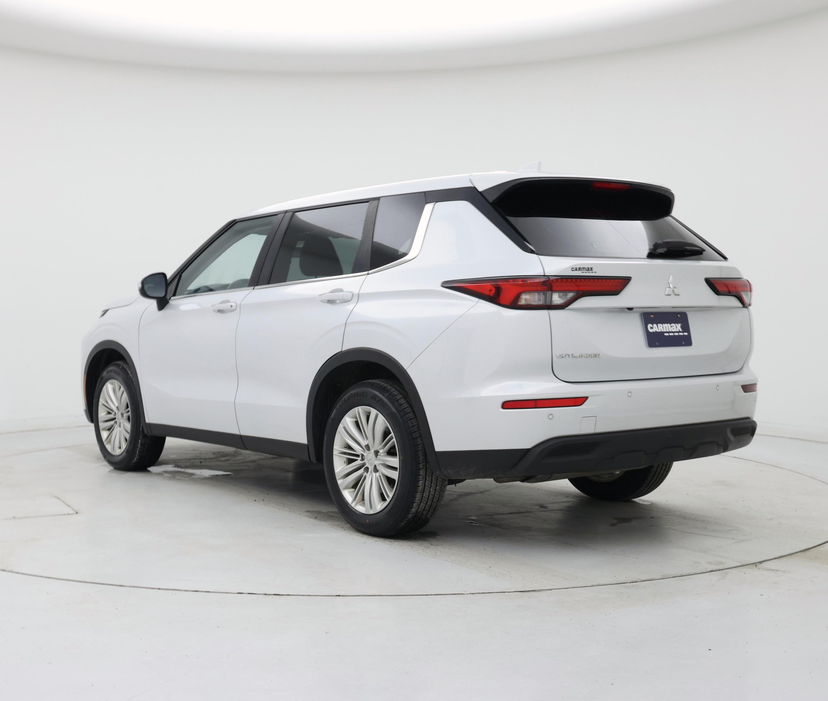 Thumbnail: 2022 Mitsubishi Outlander - 2