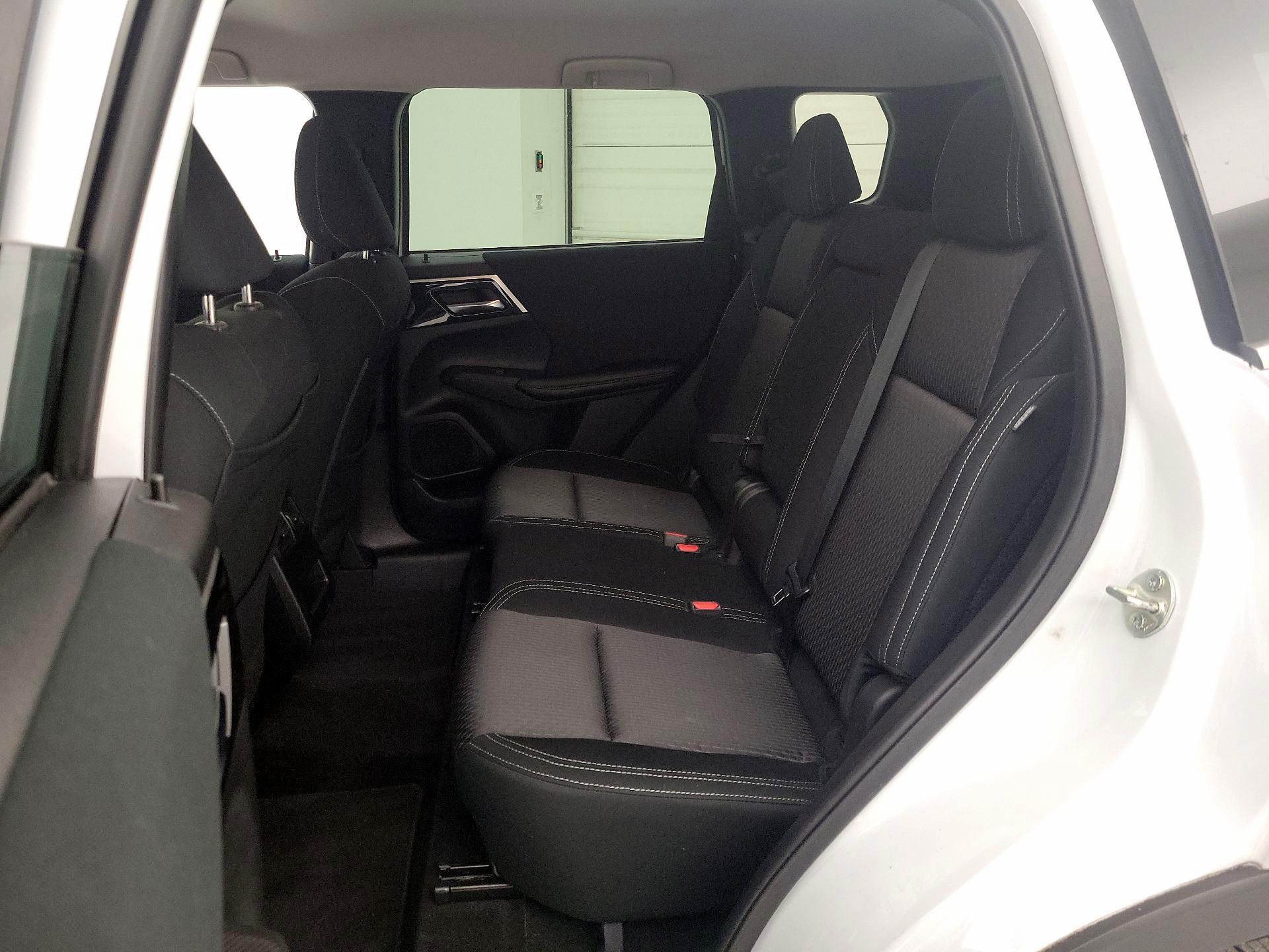 Thumbnail: 2022 Mitsubishi Outlander - 19