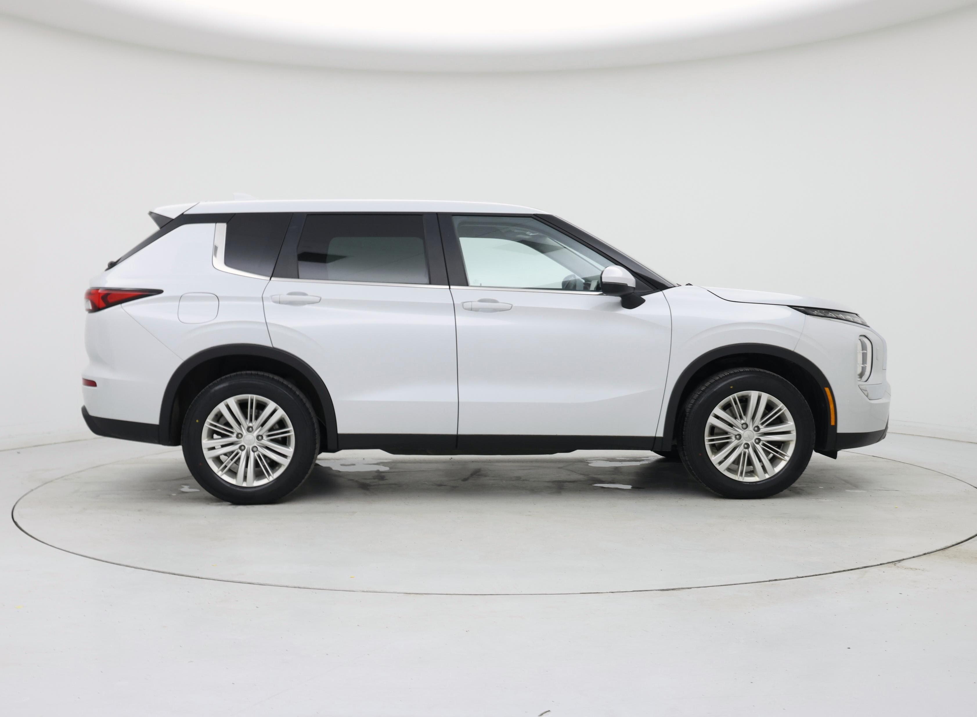 Thumbnail: 2022 Mitsubishi Outlander - 7