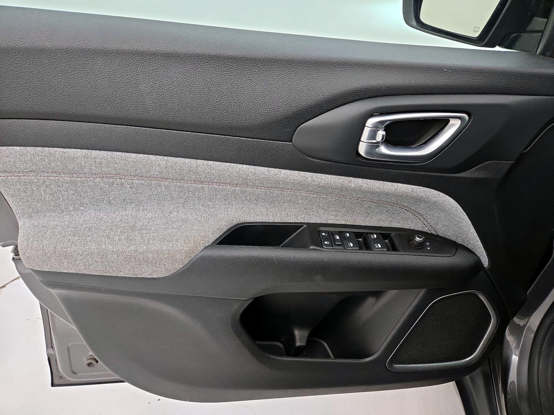 Thumbnail: 2022 Jeep Compass - 12