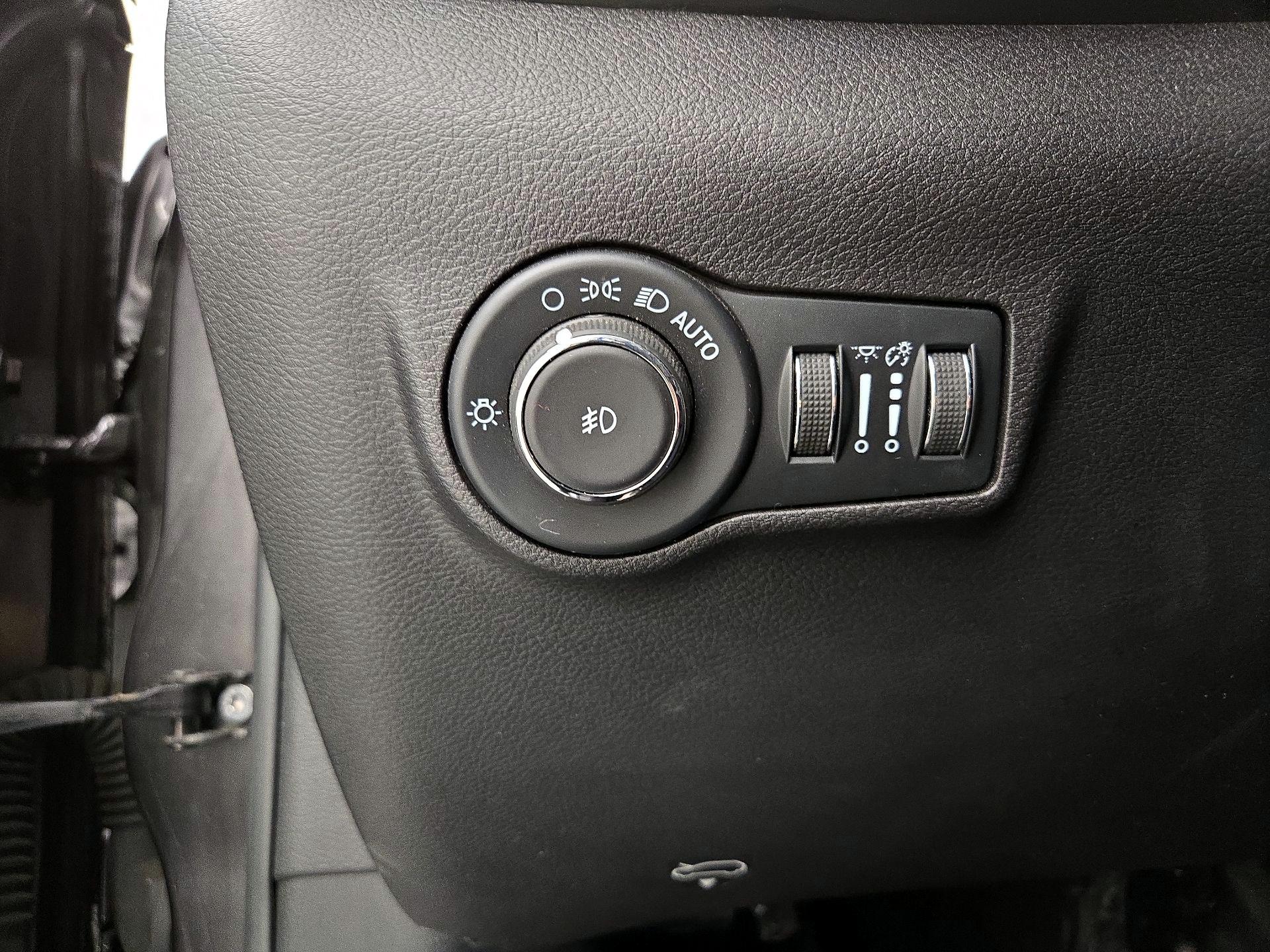 Thumbnail: 2022 Jeep Compass - 13