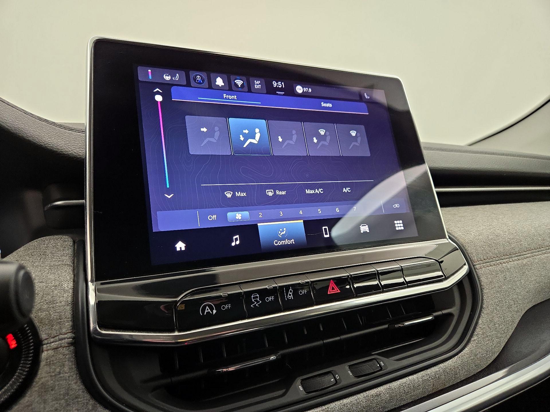 Thumbnail: 2022 Jeep Compass - 16