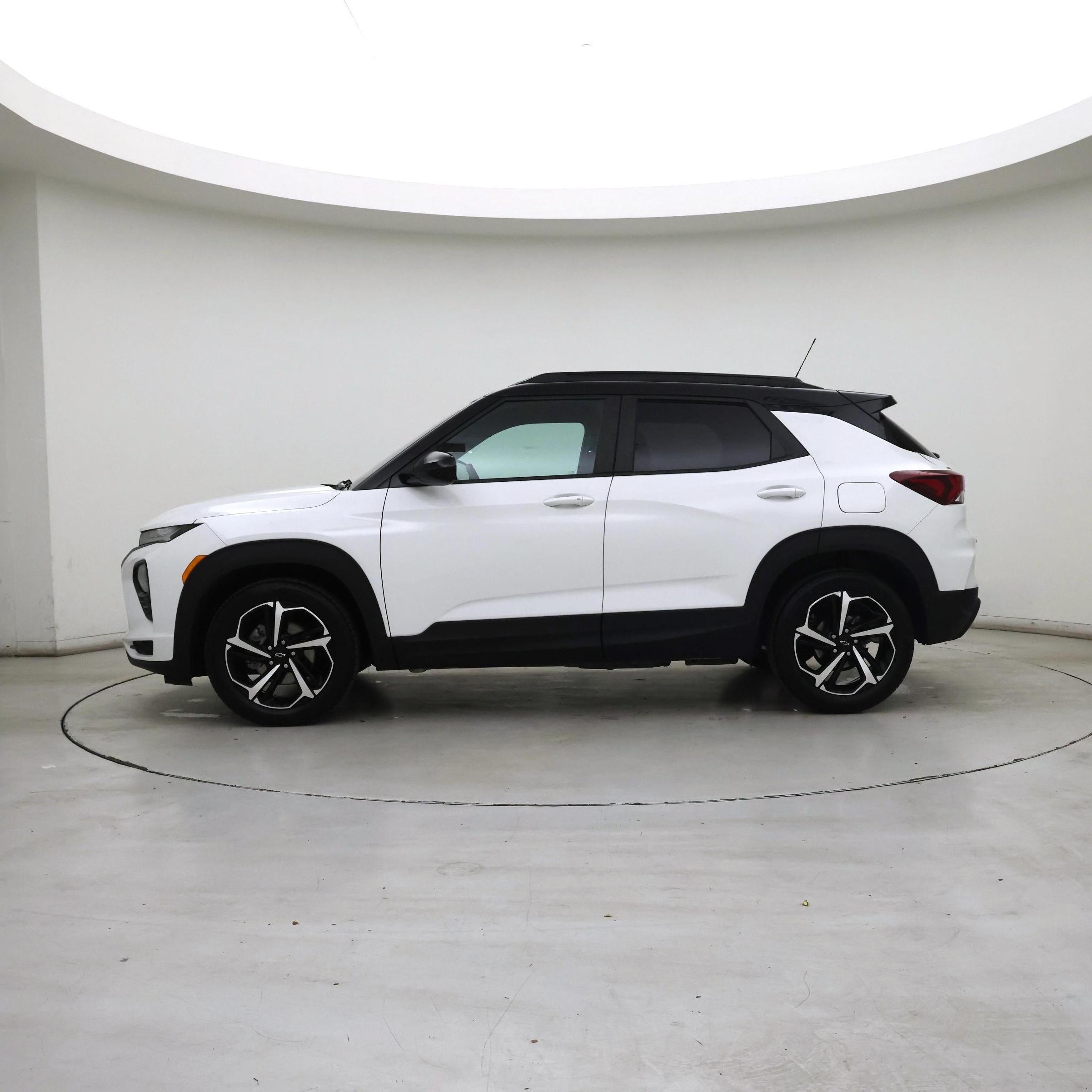 Thumbnail: 2023 Chevrolet TrailBlazer - 3