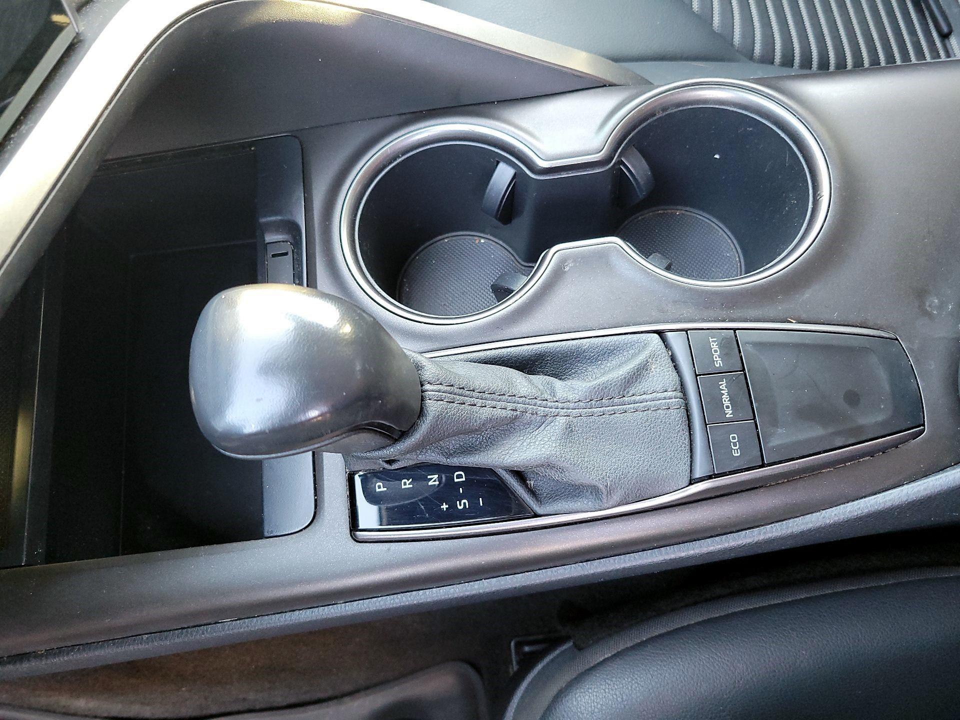 Thumbnail: 2022 Toyota Camry - 15