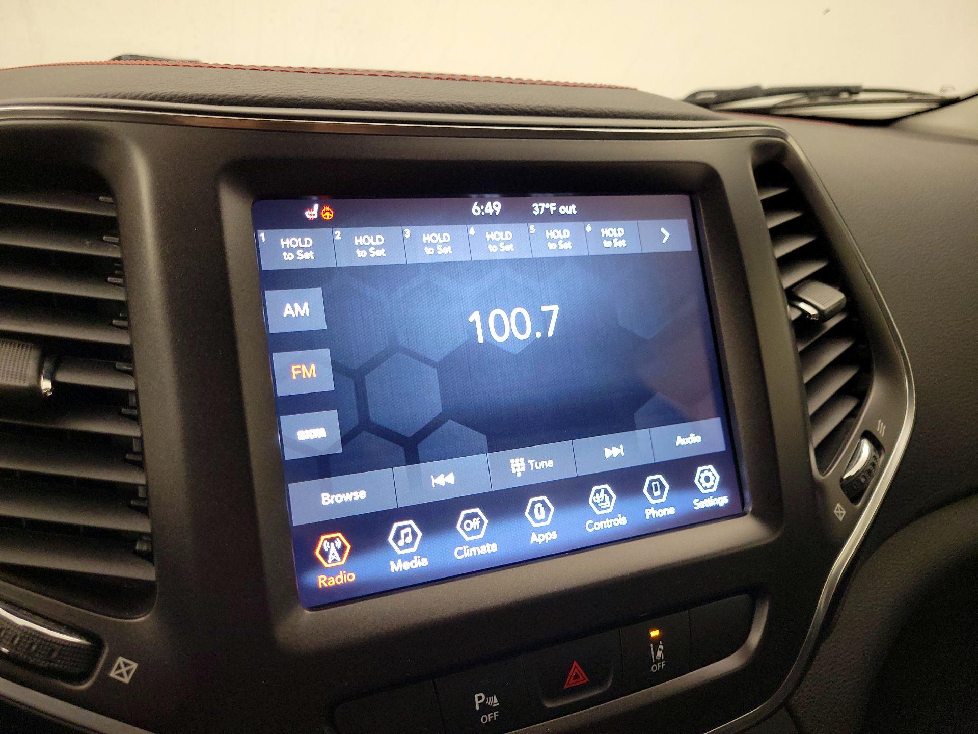 Thumbnail: 2021 Jeep Cherokee - 15