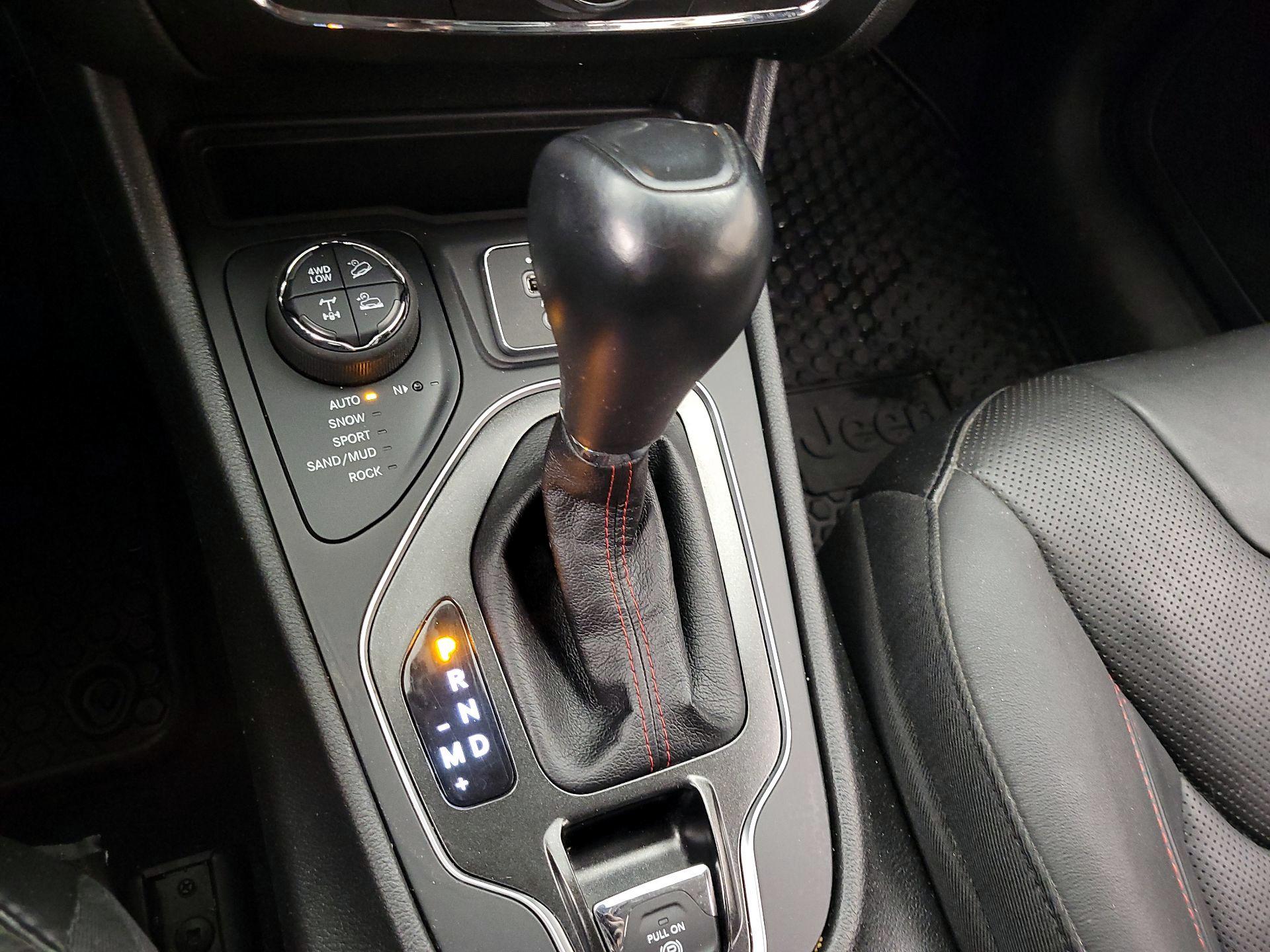 Thumbnail: 2021 Jeep Cherokee - 17