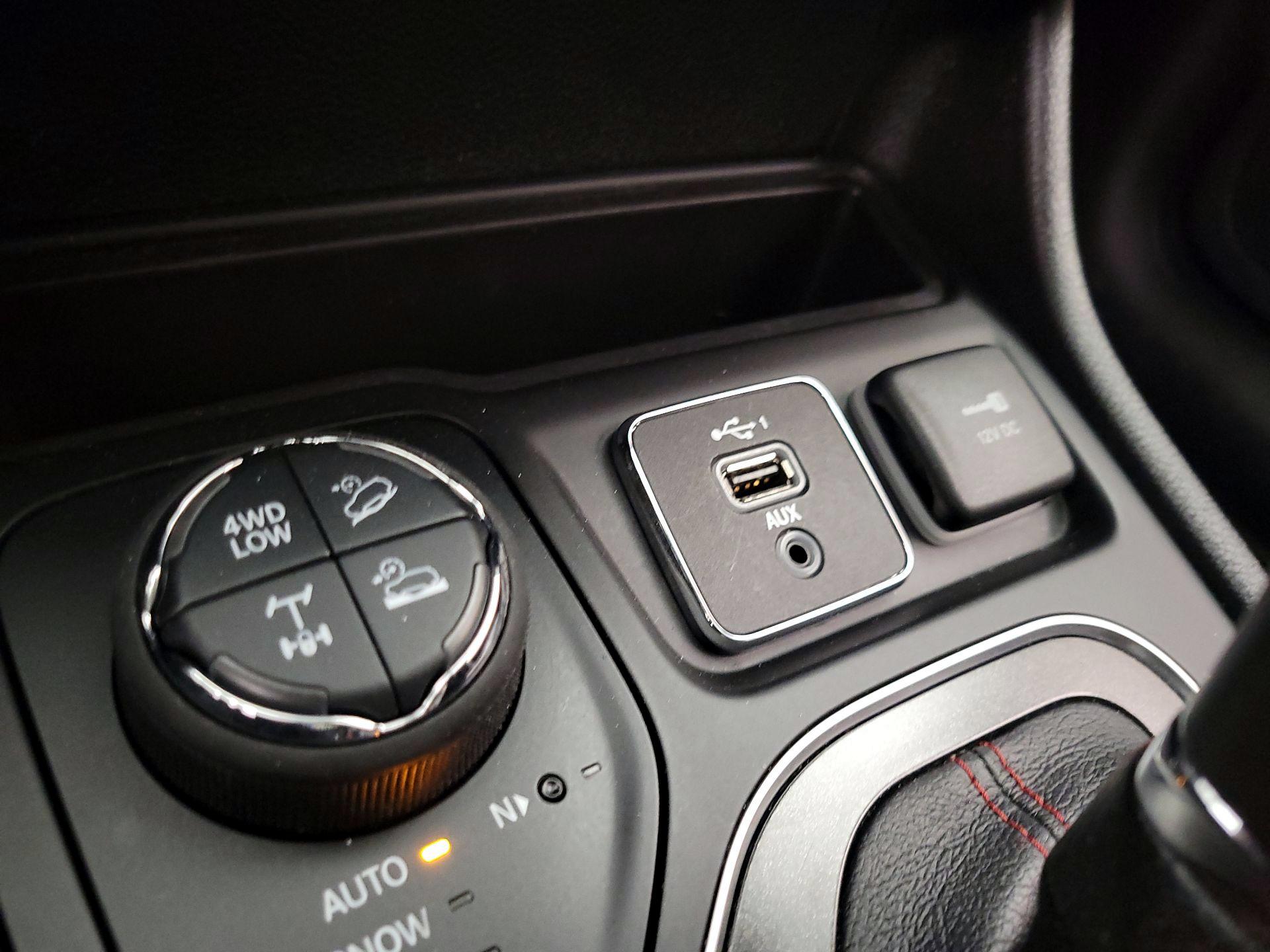 Thumbnail: 2021 Jeep Cherokee - 18