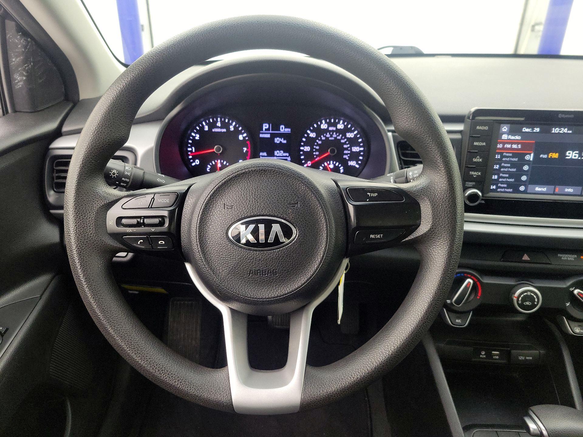 Thumbnail: 2020 Kia Rio - 10