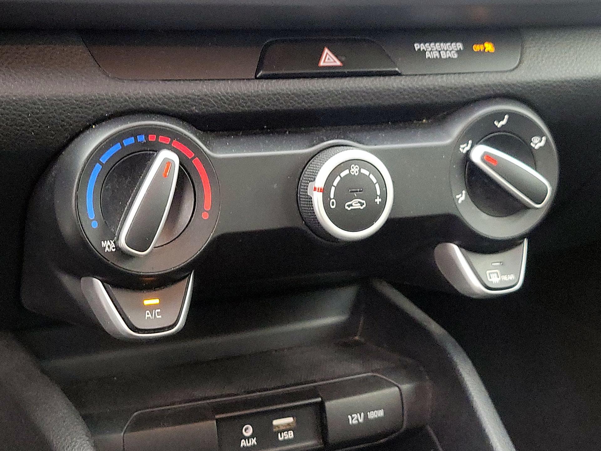 Thumbnail: 2020 Kia Rio - 15