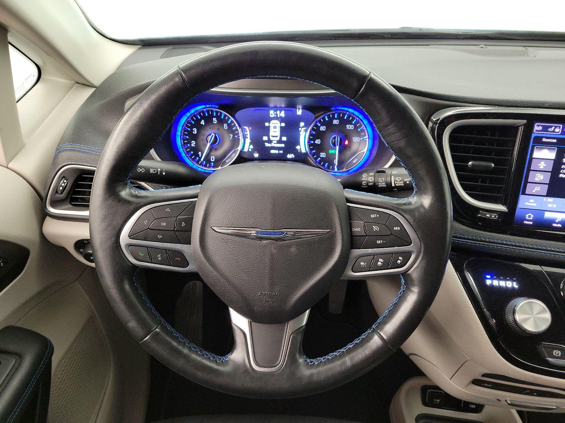 Thumbnail: 2021 Chrysler Pacifica - 10