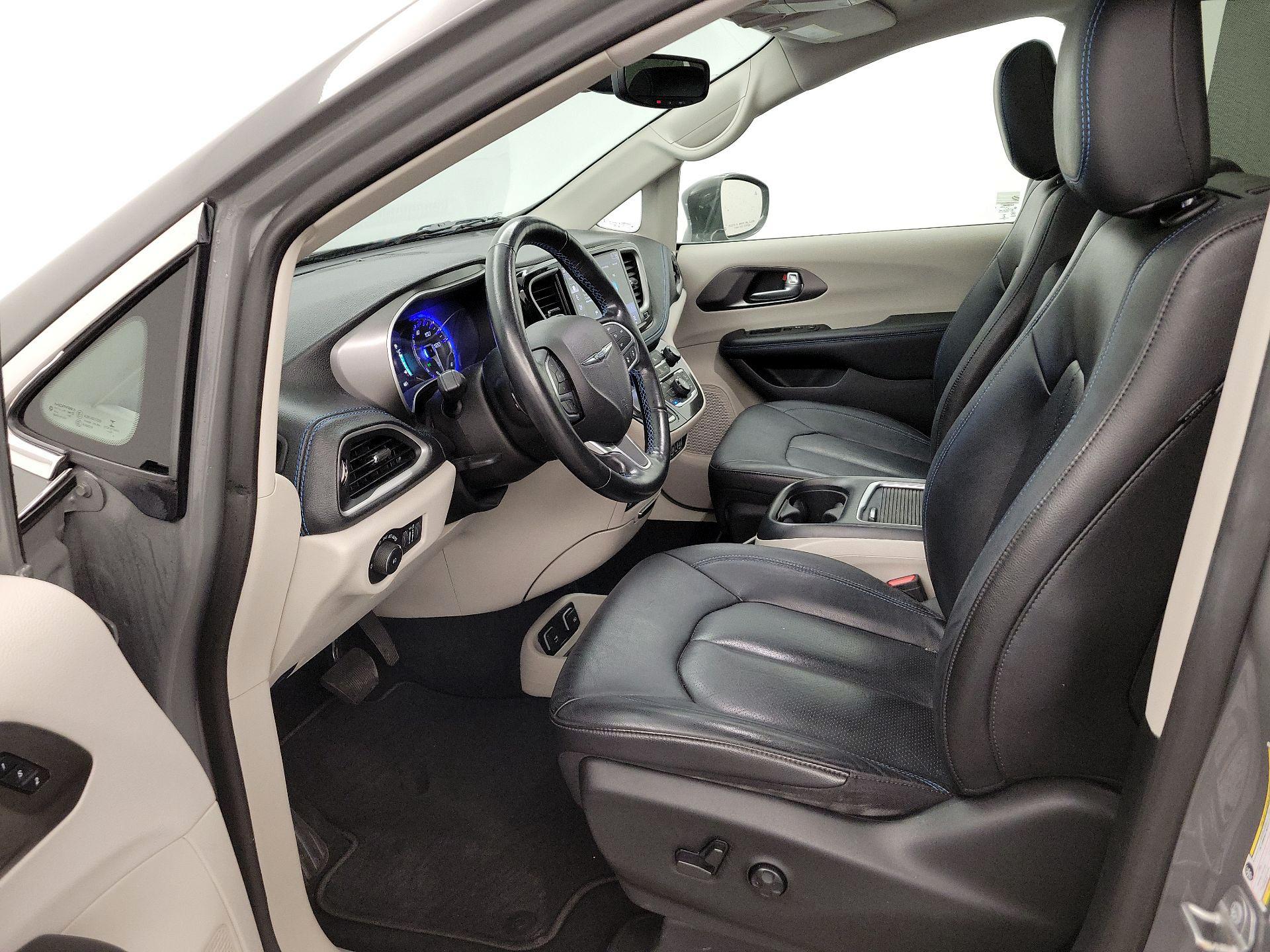 Thumbnail: 2021 Chrysler Pacifica - 11