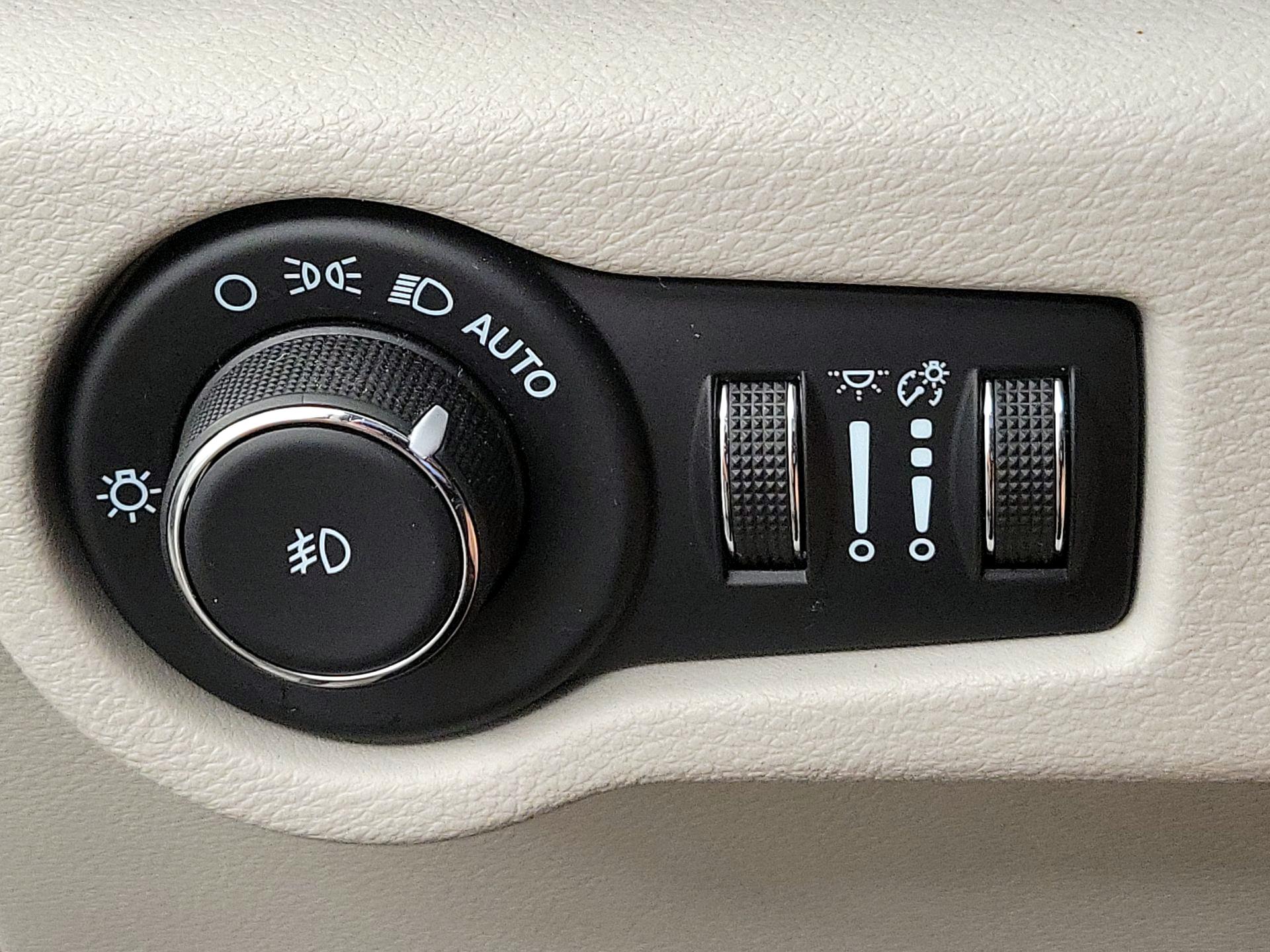 Thumbnail: 2021 Chrysler Pacifica - 13