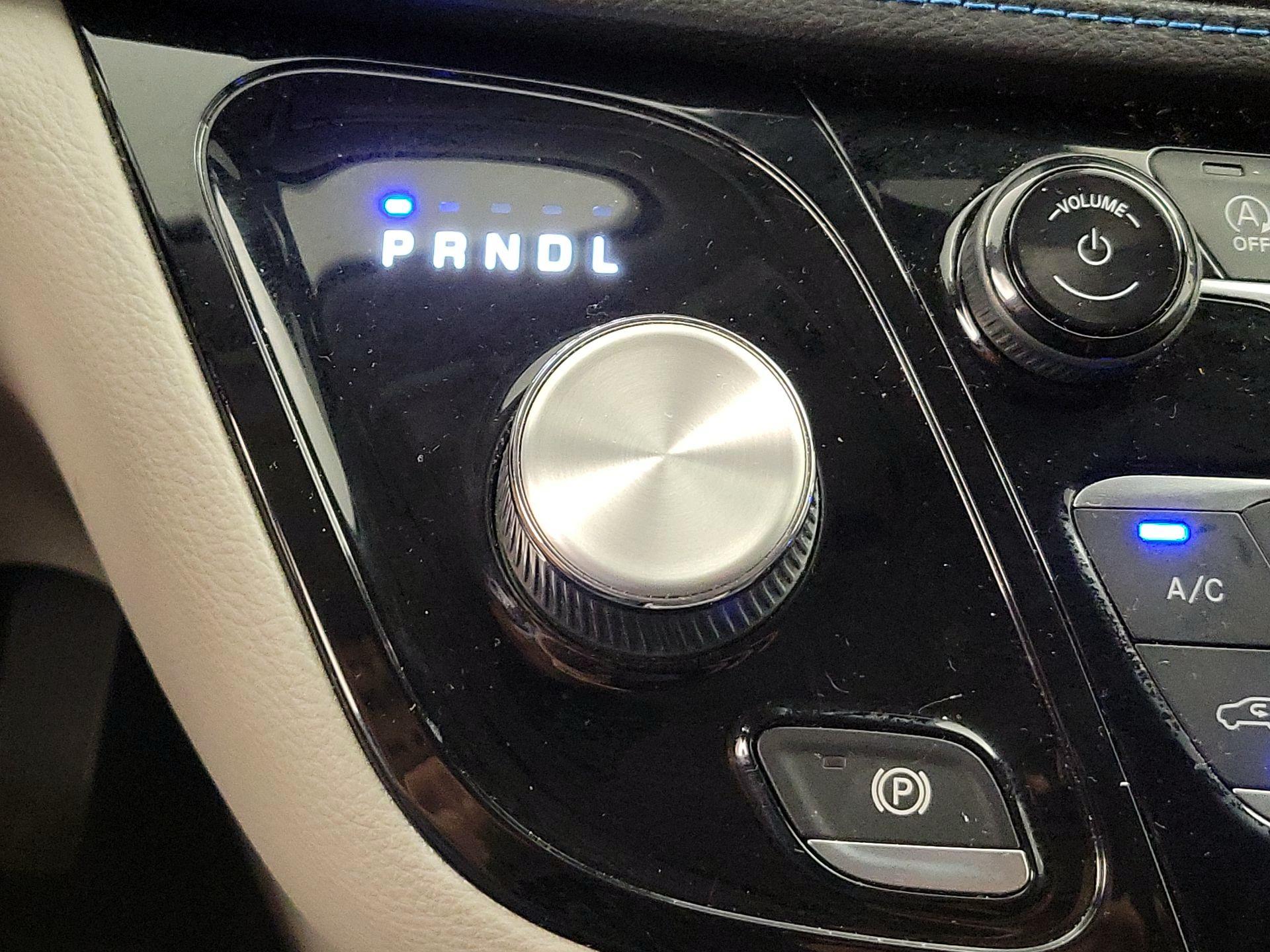 Thumbnail: 2021 Chrysler Pacifica - 17