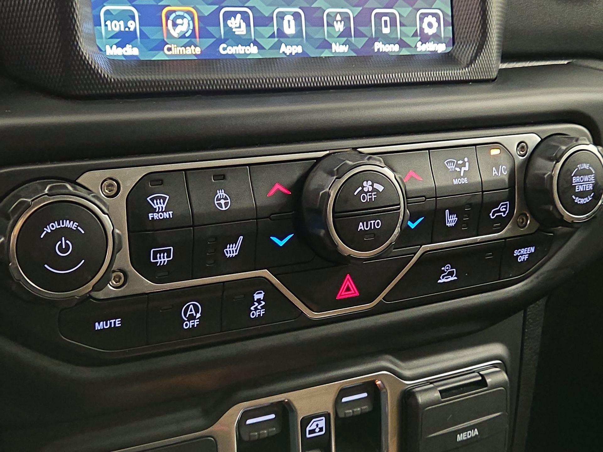 Thumbnail: 2021 Jeep Gladiator - 17