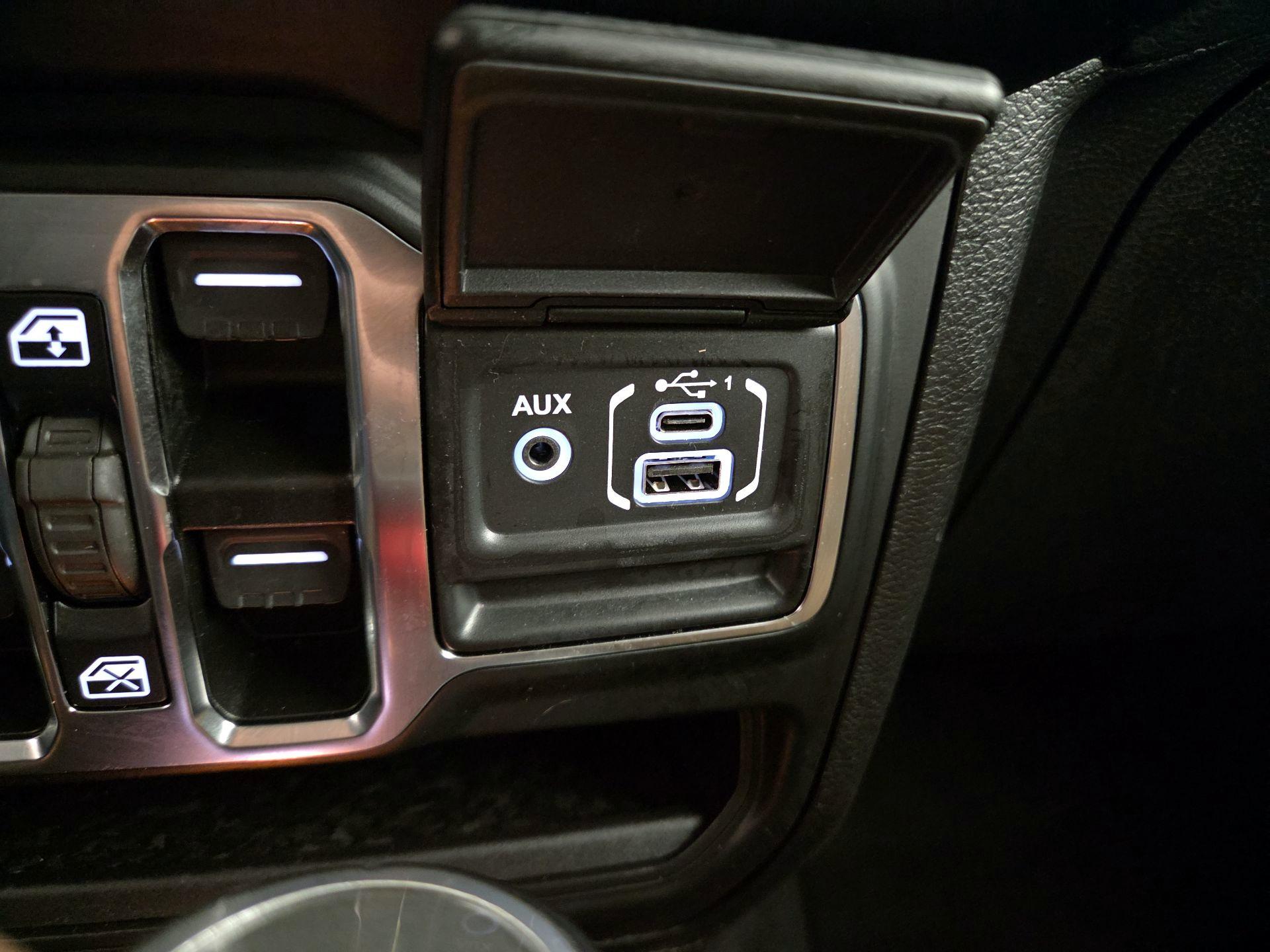 Thumbnail: 2021 Jeep Gladiator - 19